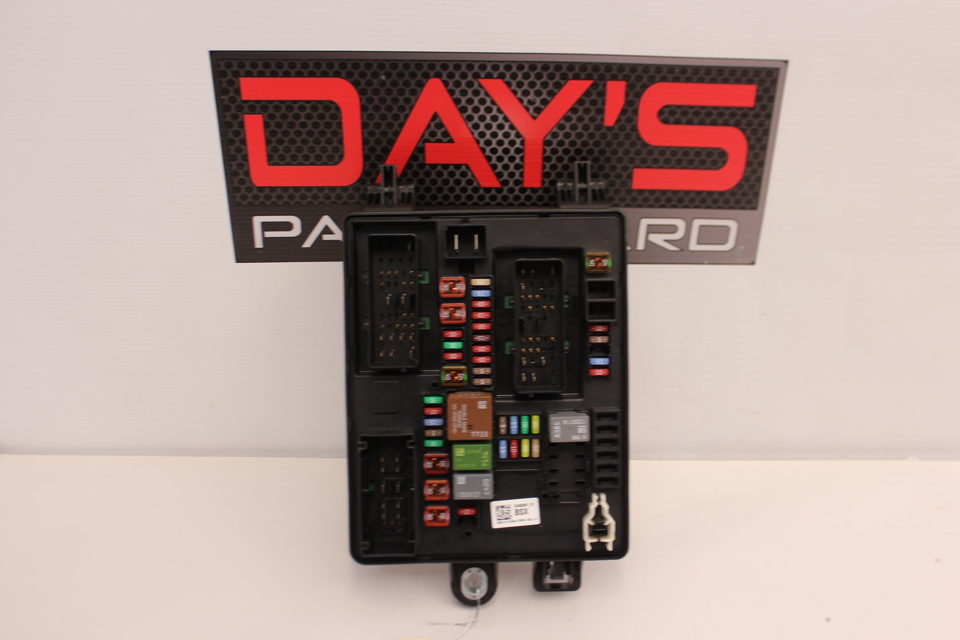 2016 Cadillac CTS-V Rear Cabin Fuse Box Block OEM - Day's Parts Yard