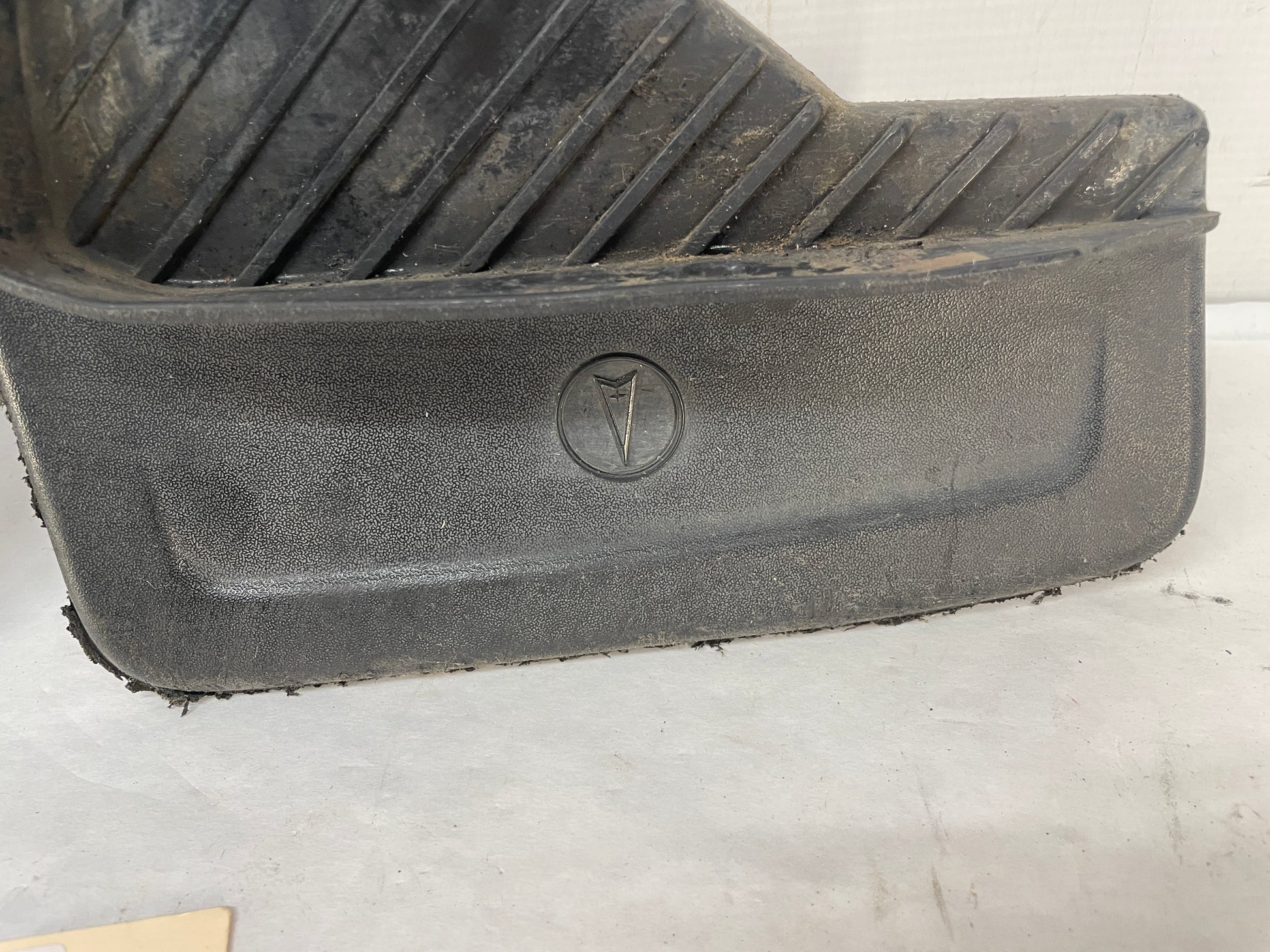 2009 Pontiac G8 GT RH & LH Rear Splash Guard Mud Flap OEM - Day's Parts Yard