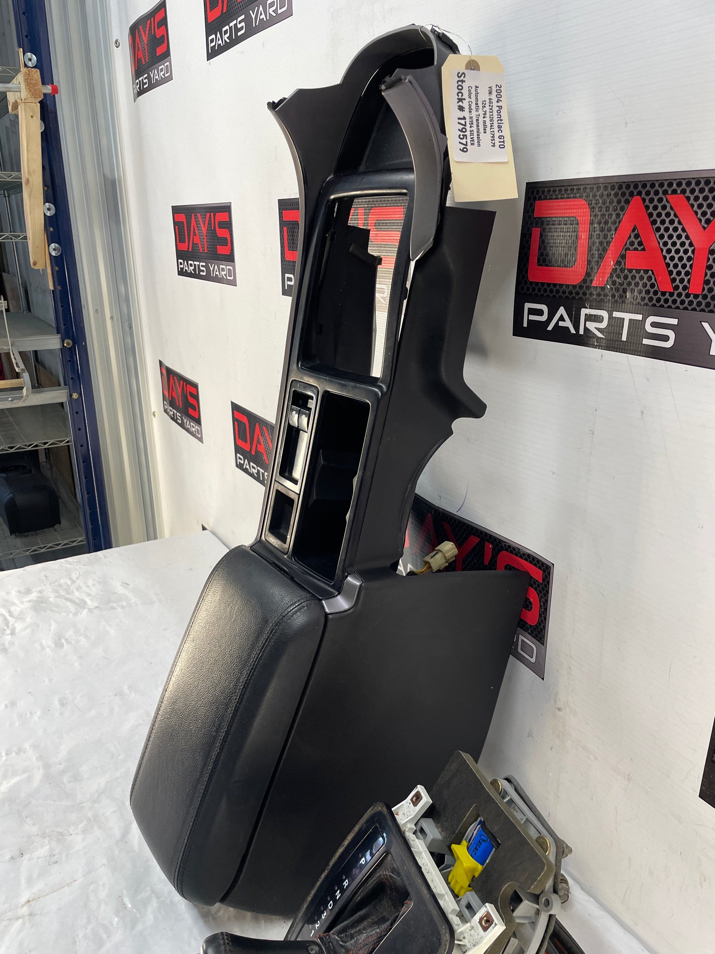 REMOVE SHIFTER 2004 Pontiac GTO Complete Center Console Armrest w/Automatic Shifter OEM - Day's Parts Yard