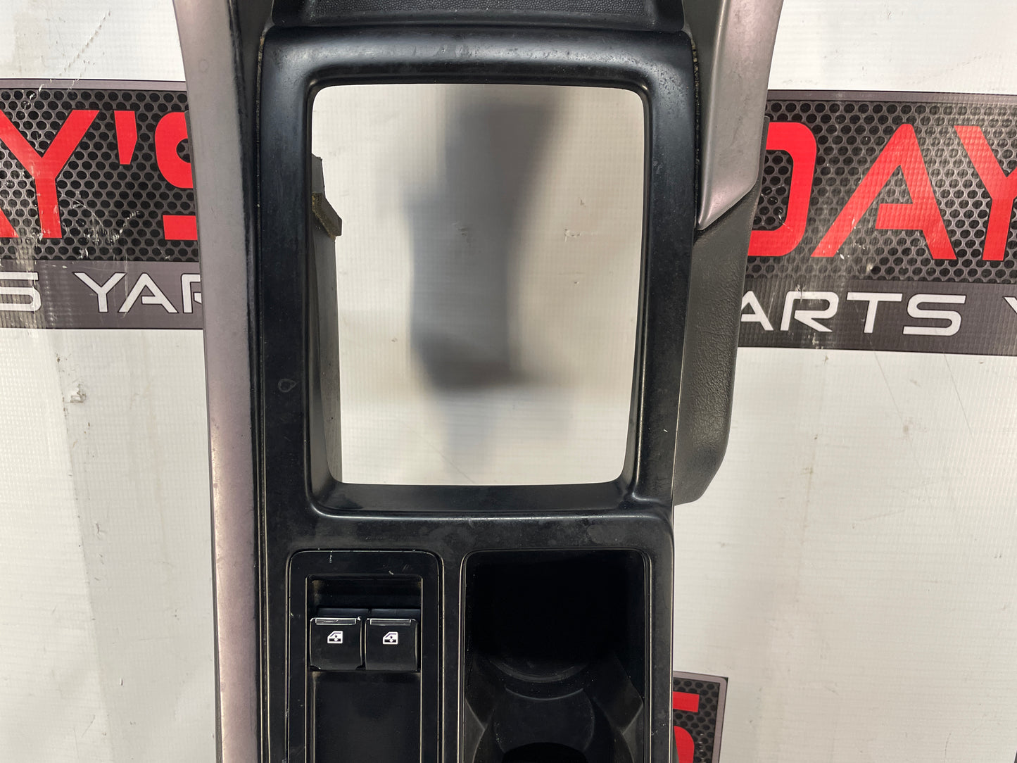 REMOVE SHIFTER 2004 Pontiac GTO Complete Center Console Armrest w/Automatic Shifter OEM - Day's Parts Yard