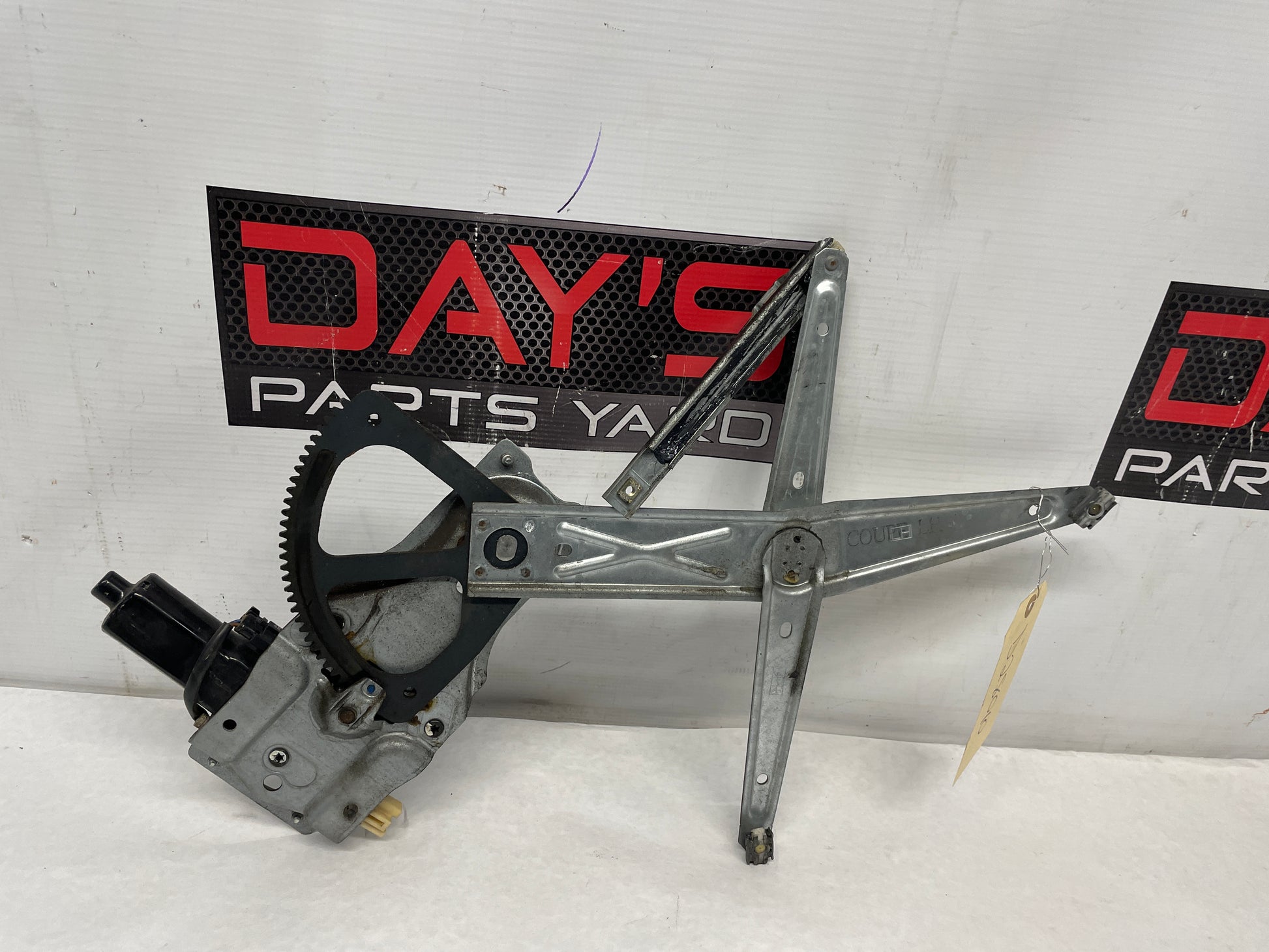 2004 Pontiac GTO LH Driver Window Regulator w/ Motor OEM - Day's Parts Yard