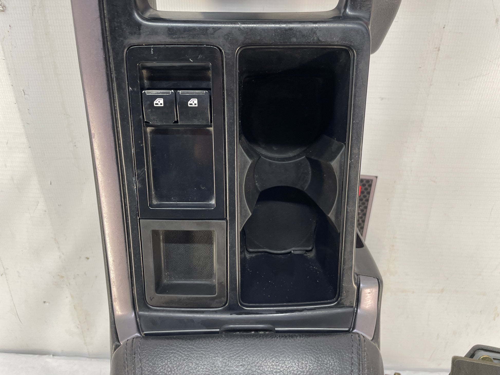 REMOVE SHIFTER 2004 Pontiac GTO Complete Center Console Armrest w/Automatic Shifter OEM - Day's Parts Yard