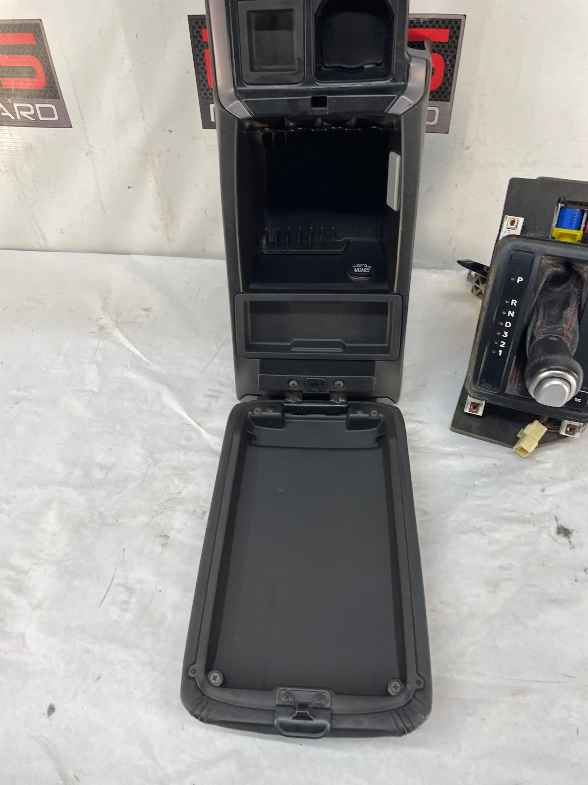 REMOVE SHIFTER 2004 Pontiac GTO Complete Center Console Armrest w/Automatic Shifter OEM - Day's Parts Yard
