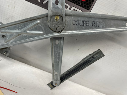 2004 Pontiac GTO RH Passenger Window Regulator w/ Motor OEM - Day's Parts Yard