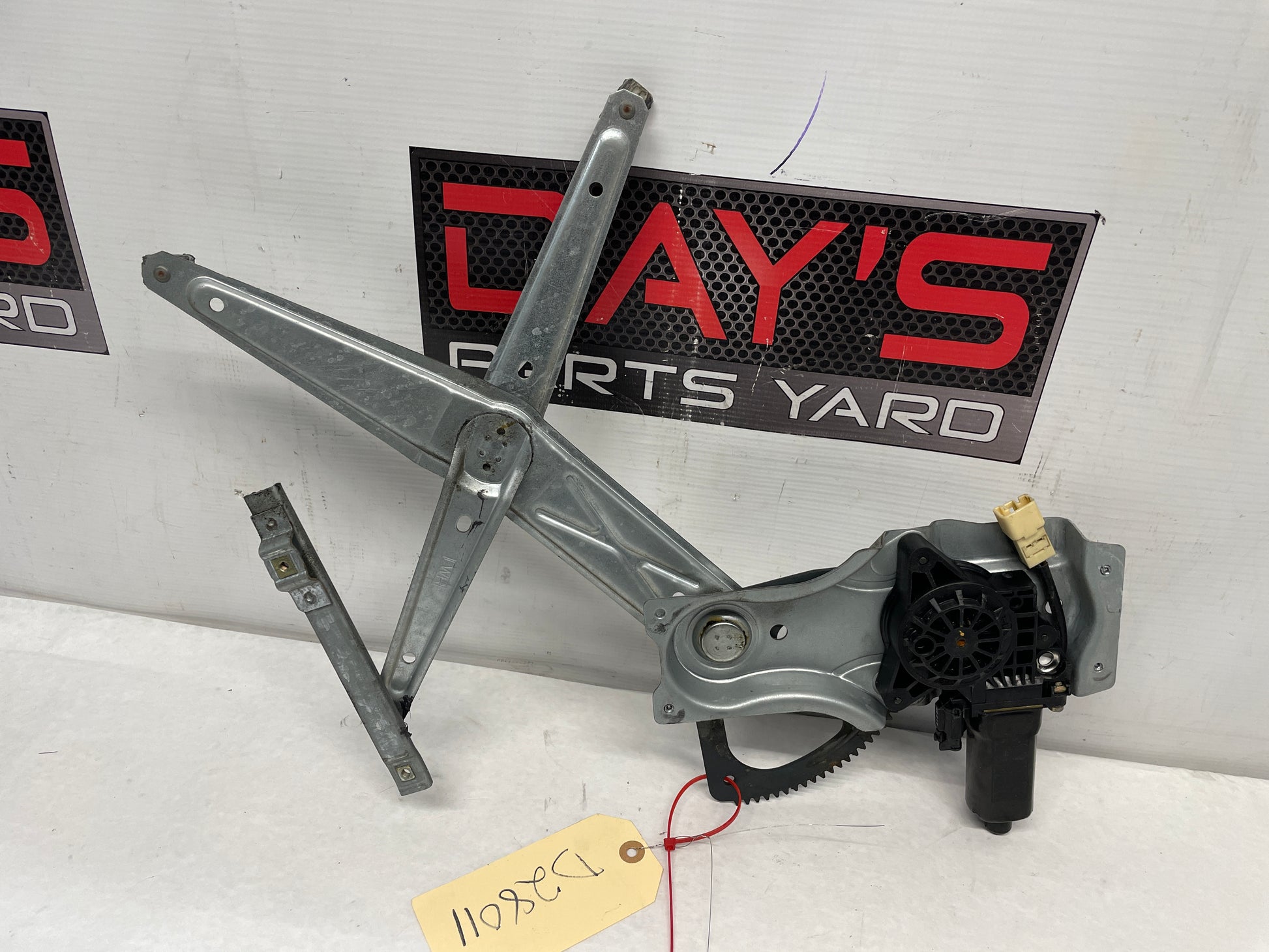 2004 Pontiac GTO RH Passenger Window Regulator w/ Motor OEM - Day's Parts Yard