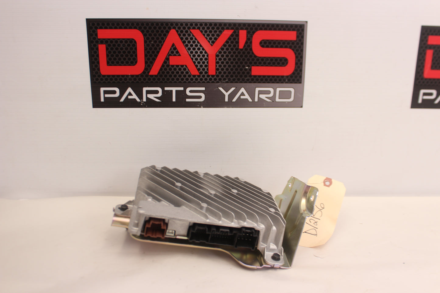 2018 Cadillac CTS-V Bose Radio Amplifier w/ Bracket OEM