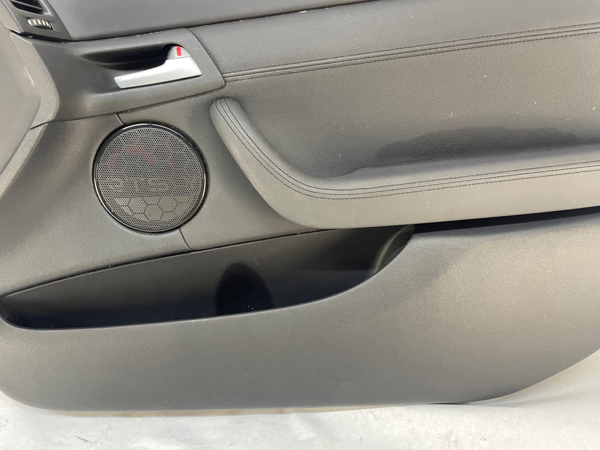 2009 Pontiac G8 RH Passenger Front Interior Door Panel Trim OEM - Day's Parts Yard