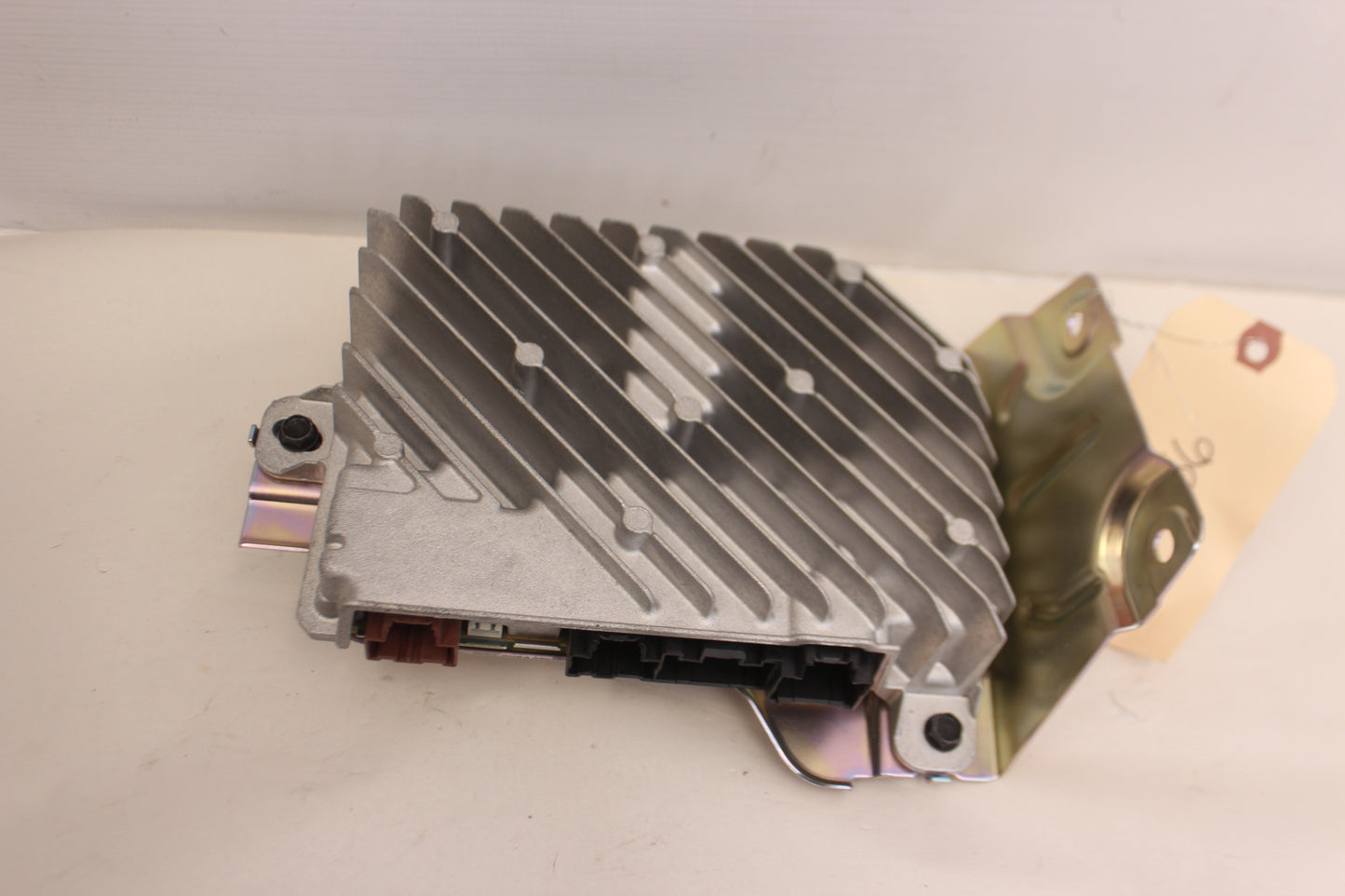 2018 Cadillac CTS-V Bose Radio Amplifier w/ Bracket OEM