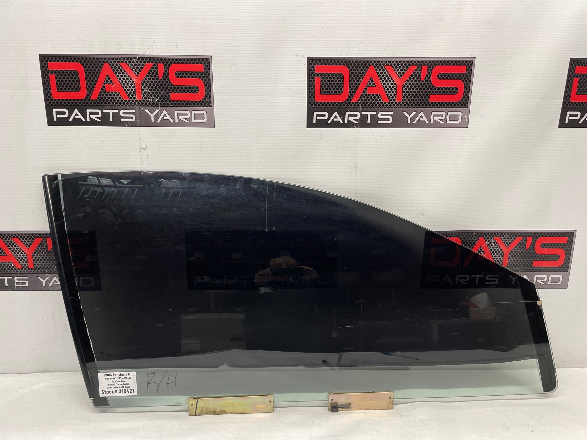 2004 Pontiac GTO RH Passenger Front Door Window Glass OEM - Day's Parts Yard