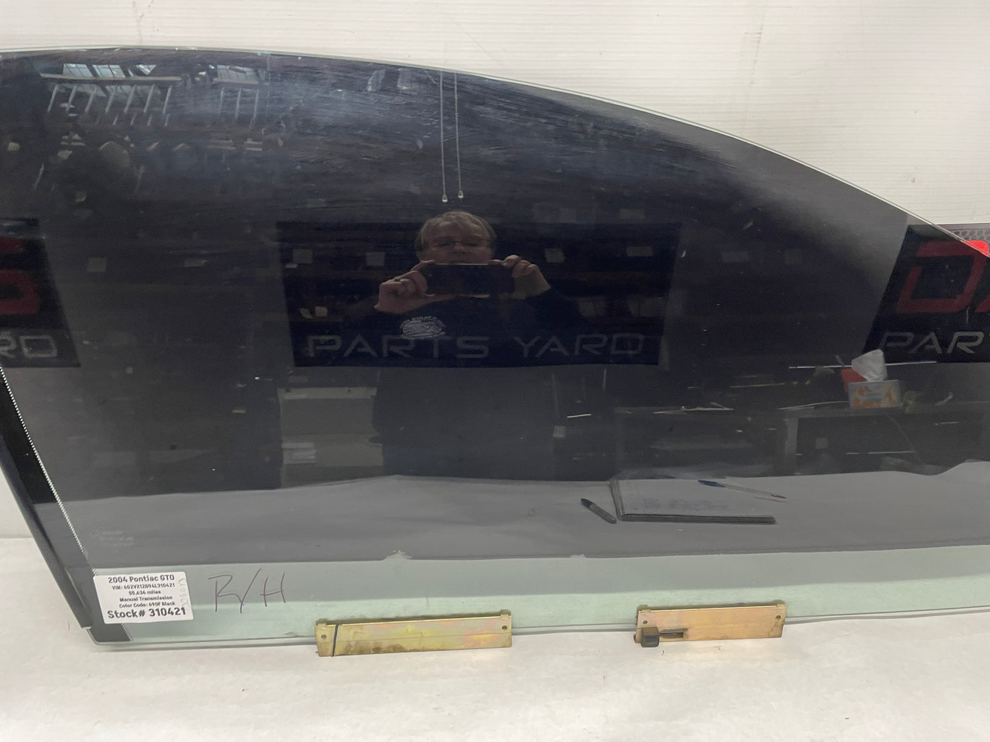 2004 Pontiac GTO RH Passenger Front Door Window Glass OEM - Day's Parts Yard