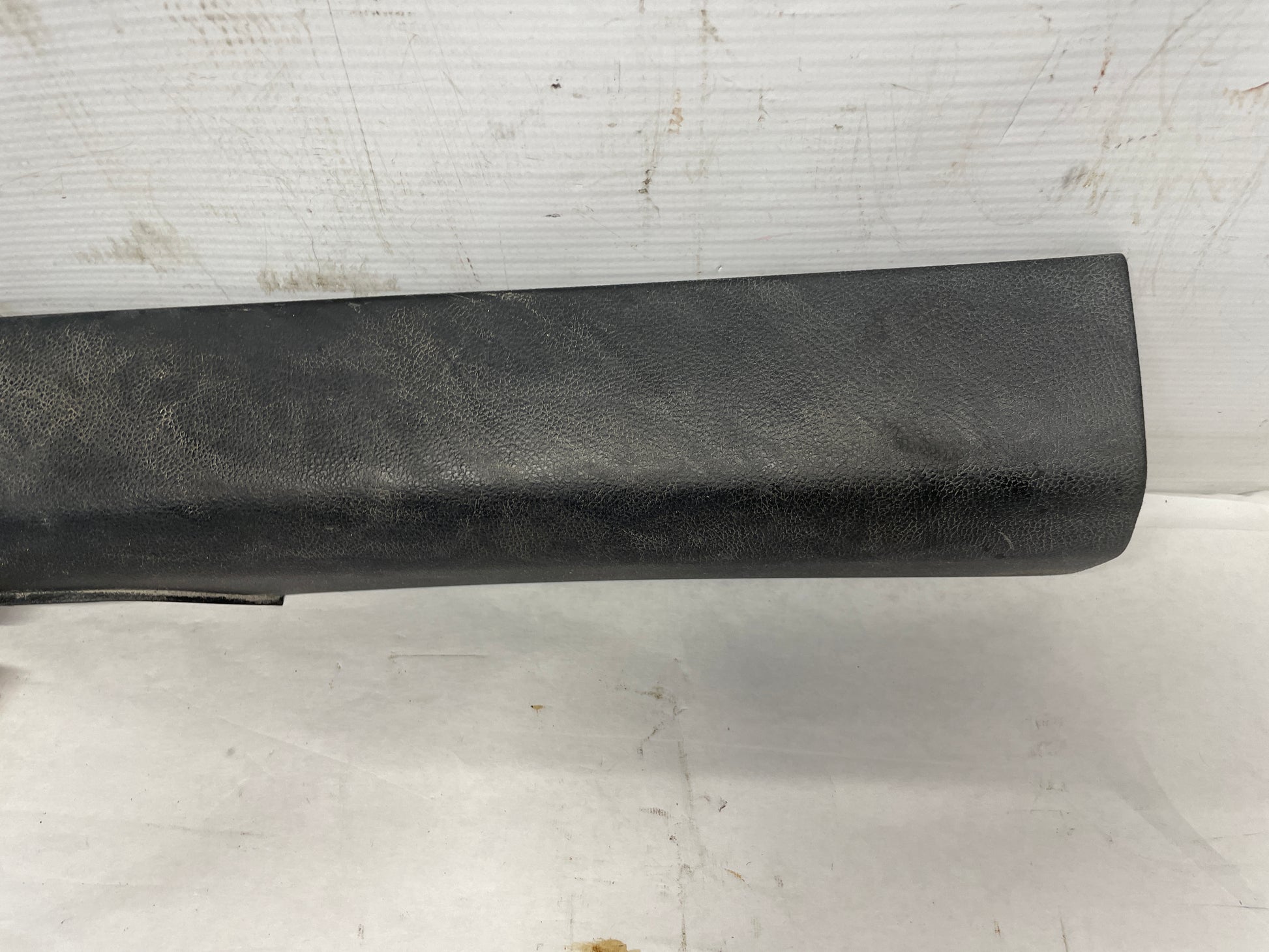 2008 Pontiac G8 GT LH Driver Front Interior Sill Carpet Retainer Panel Scuff Plate Trim OEM - Day's Parts Yard