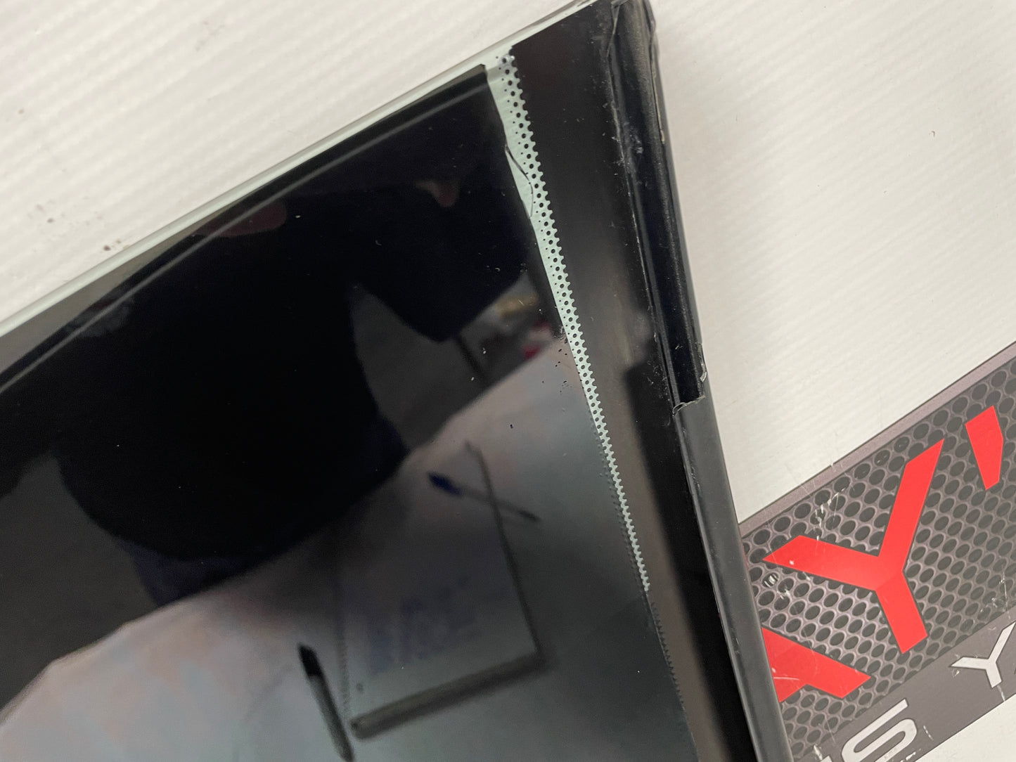 2004 Pontiac GTO RH Passenger Front Door Window Glass OEM - Day's Parts Yard