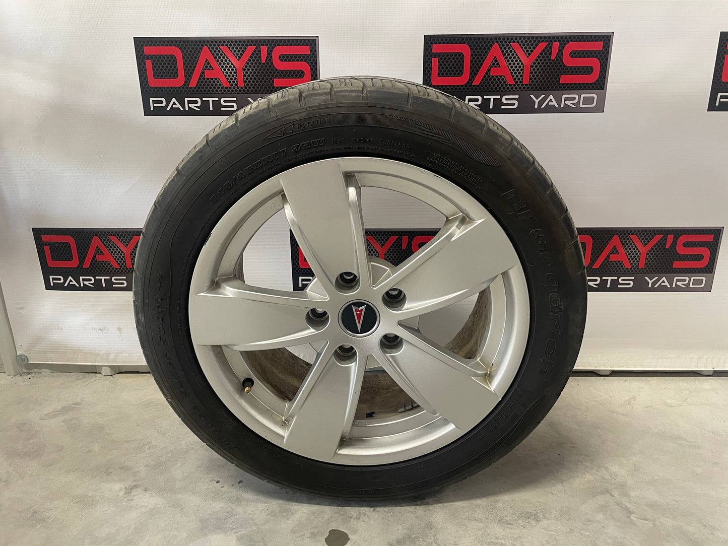 2006 Pontiac GTO Wheel & Tire 17X8 OEM
