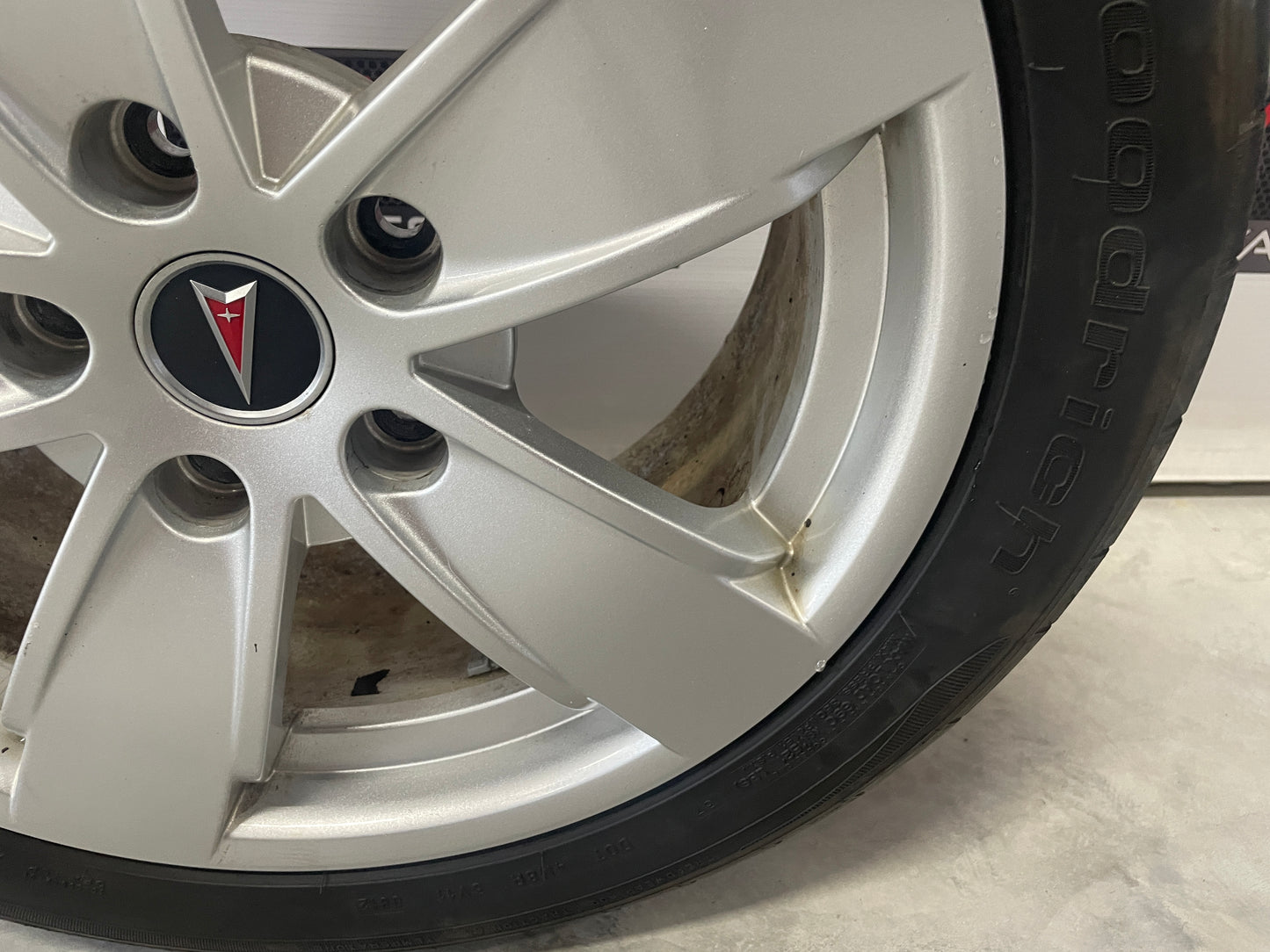 2006 Pontiac GTO Wheel & Tire 17X8 OEM