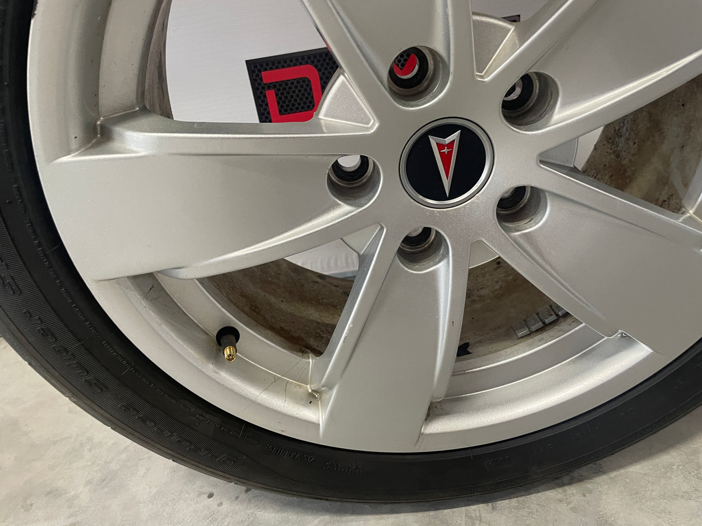2006 Pontiac GTO Wheel & Tire 17X8 OEM
