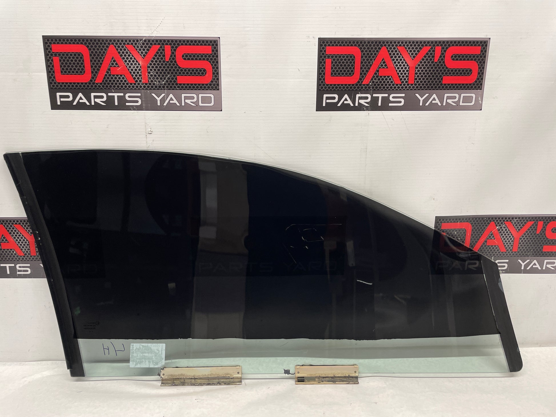 2004 Pontiac GTO LH Driver Front Door Window Glass OEM - Day's Parts Yard