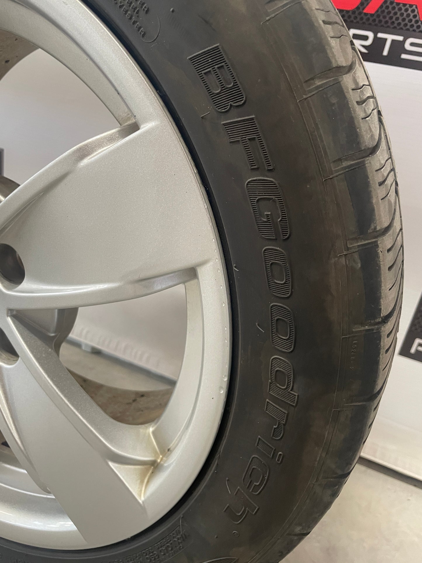 2006 Pontiac GTO Wheel & Tire 17X8 OEM