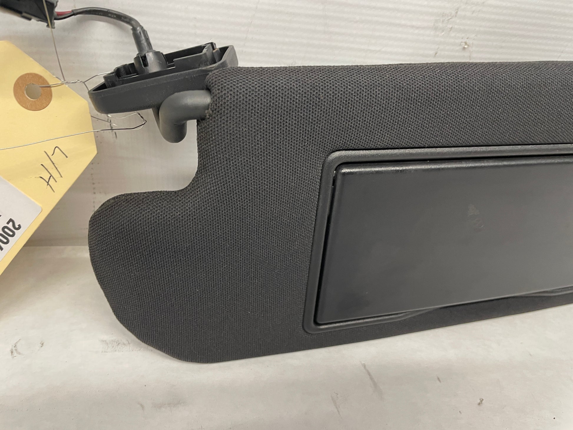 2004 Pontiac GTO LH Driver Sunvisor Sun Visor w/ Clip OEM - Day's Parts Yard