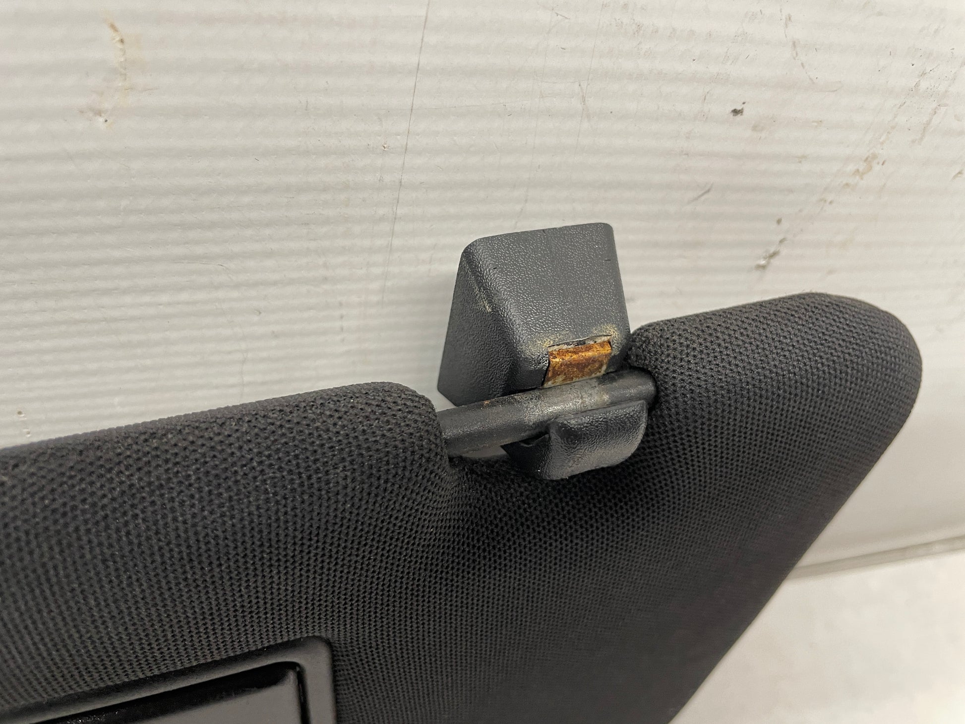 2004 Pontiac GTO LH Driver Sunvisor Sun Visor w/ Clip OEM - Day's Parts Yard