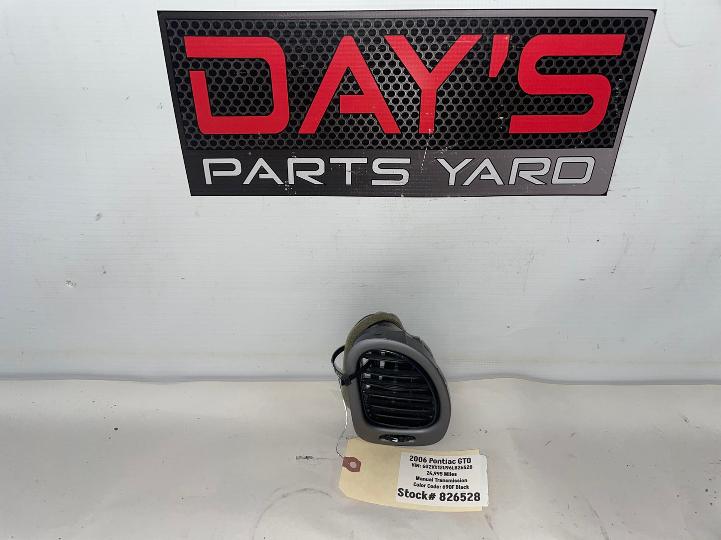 2006 Pontiac GTO RH Passenger Door Panel Vent OEM - Day's Parts Yard