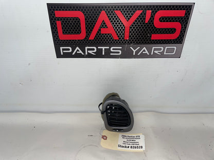 2006 Pontiac GTO RH Passenger Door Panel Vent OEM - Day's Parts Yard