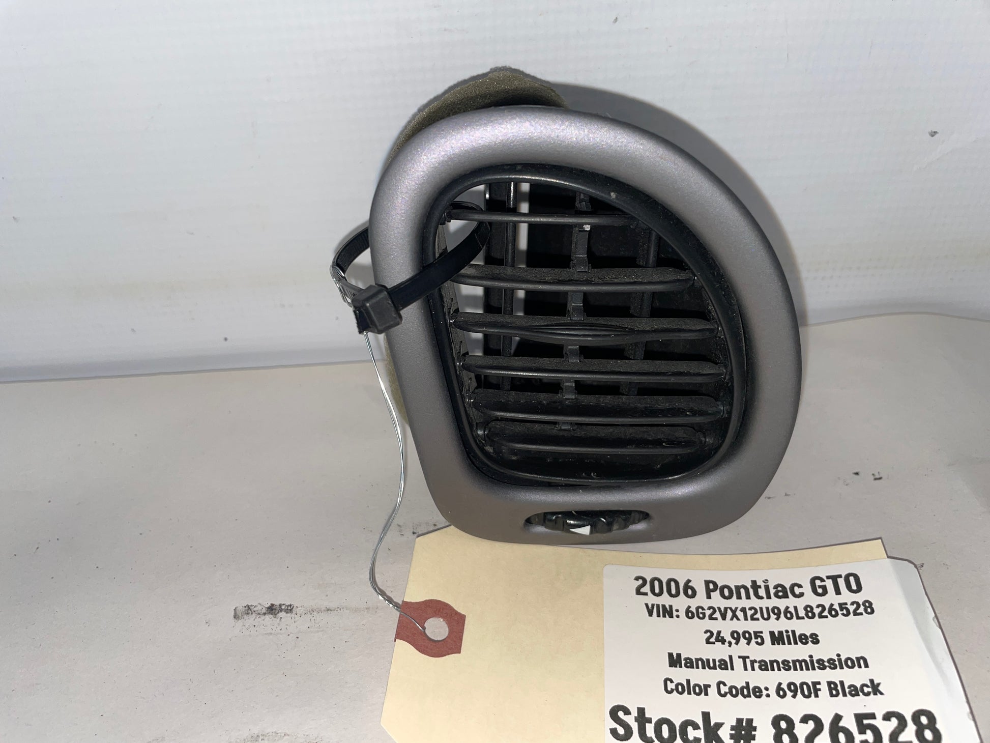 2006 Pontiac GTO RH Passenger Door Panel Vent OEM - Day's Parts Yard