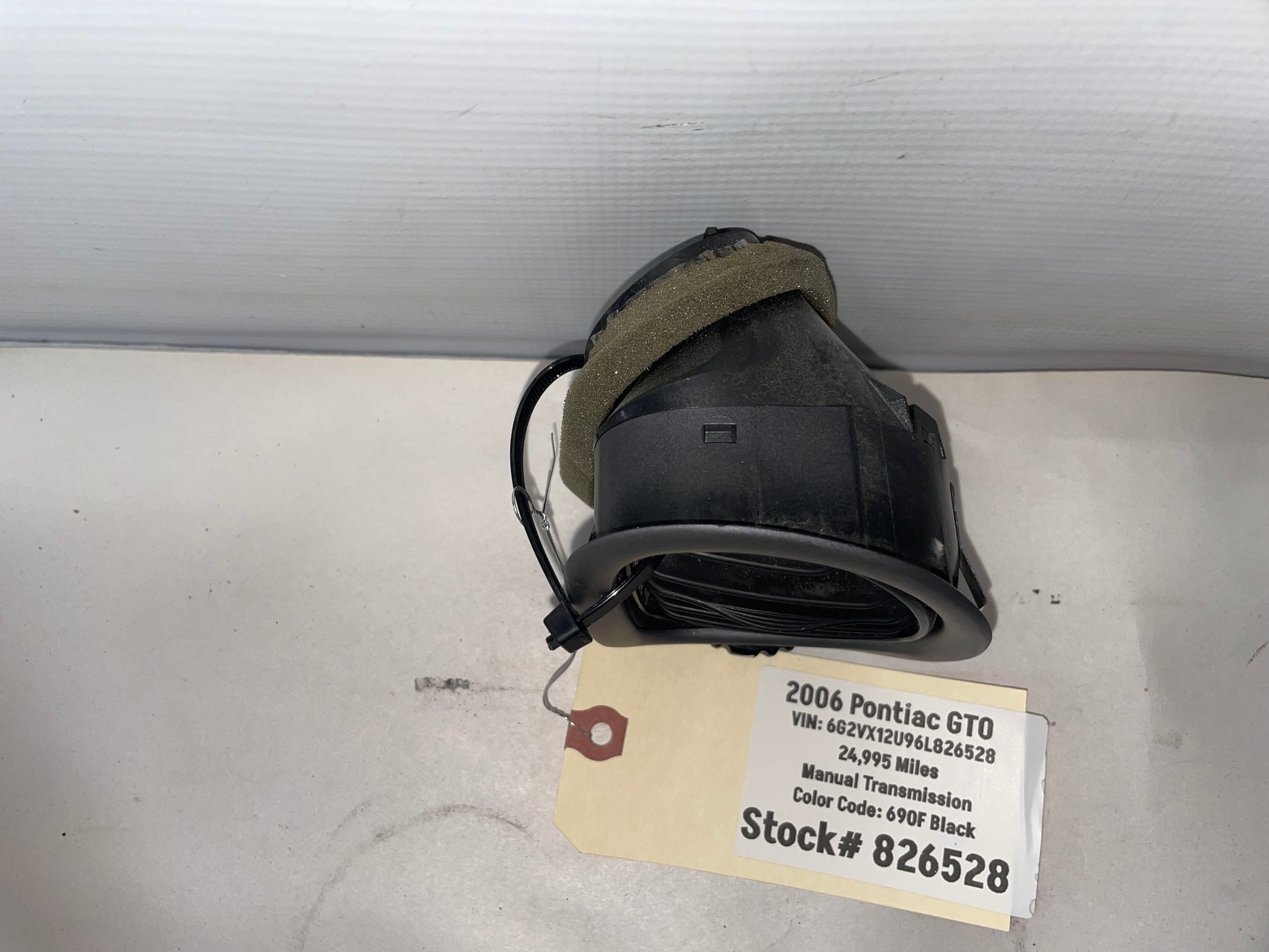 2006 Pontiac GTO RH Passenger Door Panel Vent OEM - Day's Parts Yard