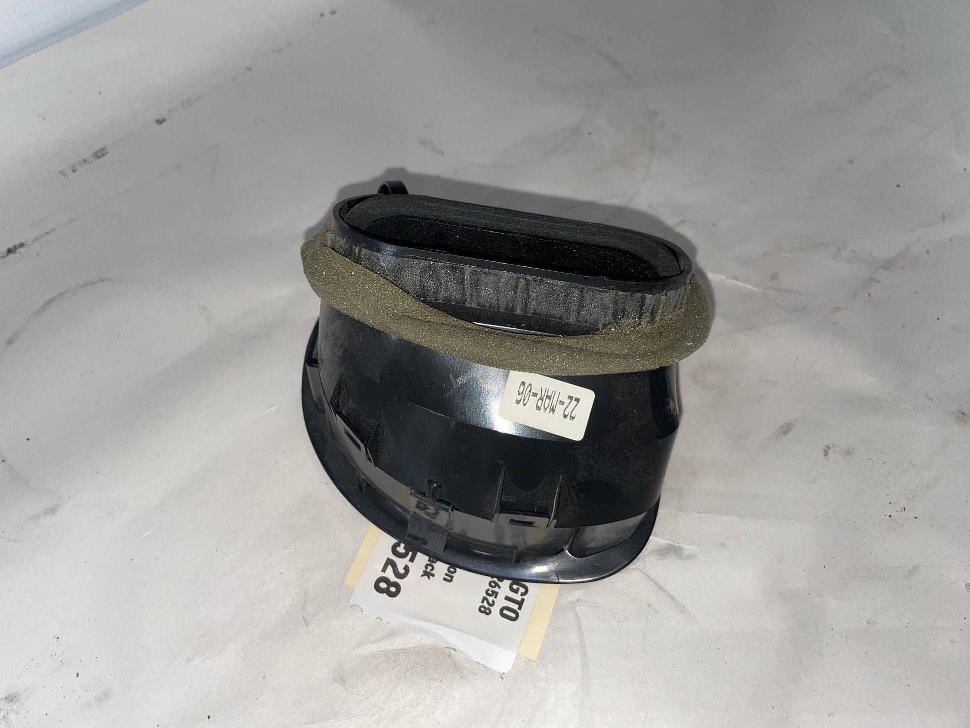 2006 Pontiac GTO RH Passenger Door Panel Vent OEM - Day's Parts Yard