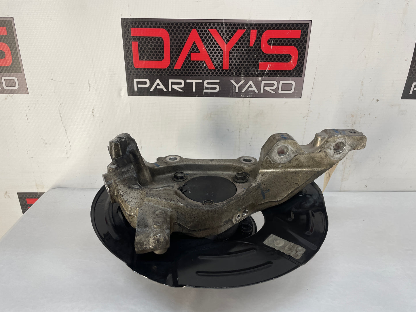 2013 Chevy Camaro SS LH Driver Front Suspension Spindle Knuckle Hub Assembly OEM - Day's Parts Yard