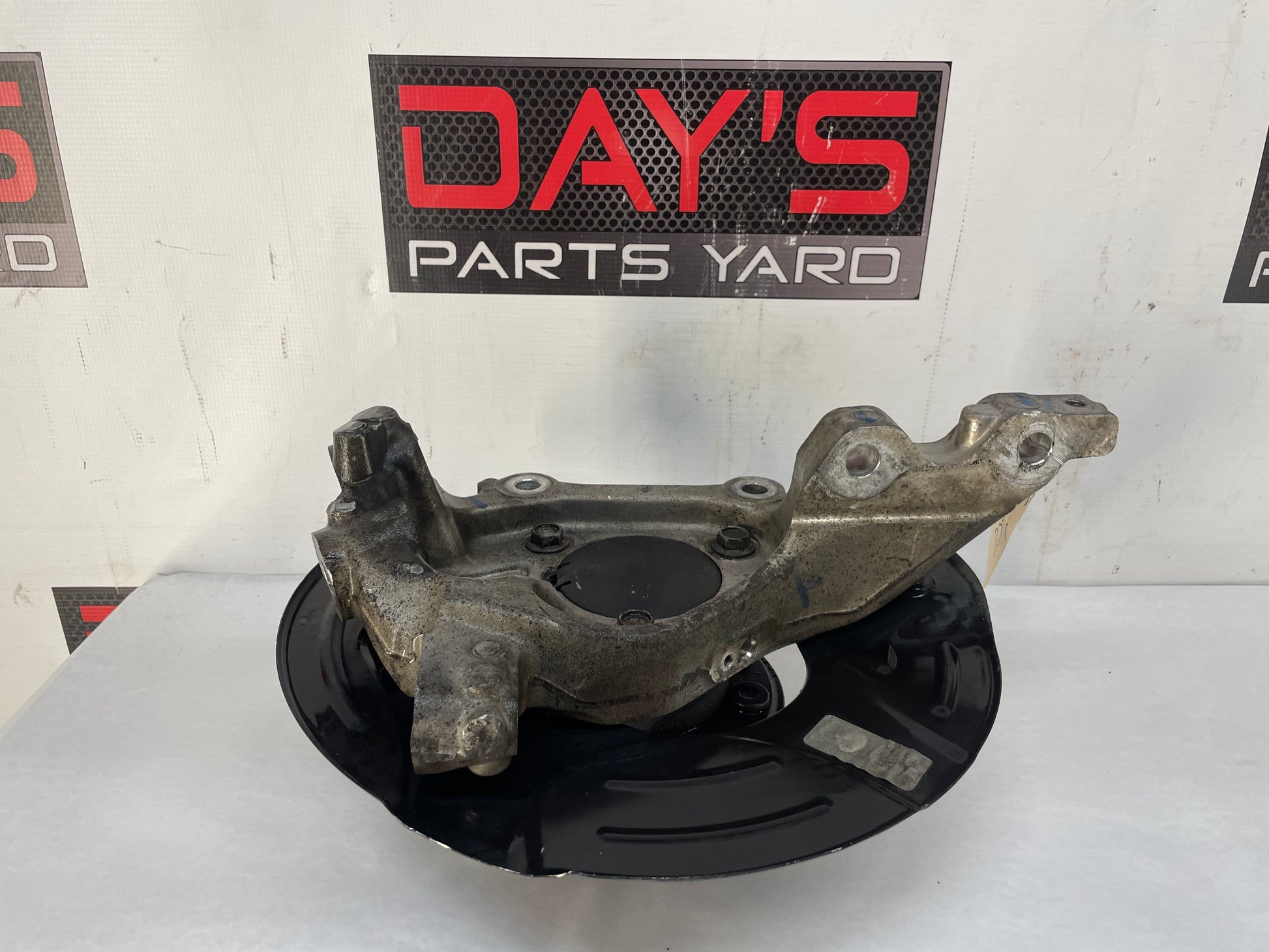 2013 Chevy Camaro SS LH Driver Front Suspension Spindle Knuckle Hub Assembly OEM - Day's Parts Yard