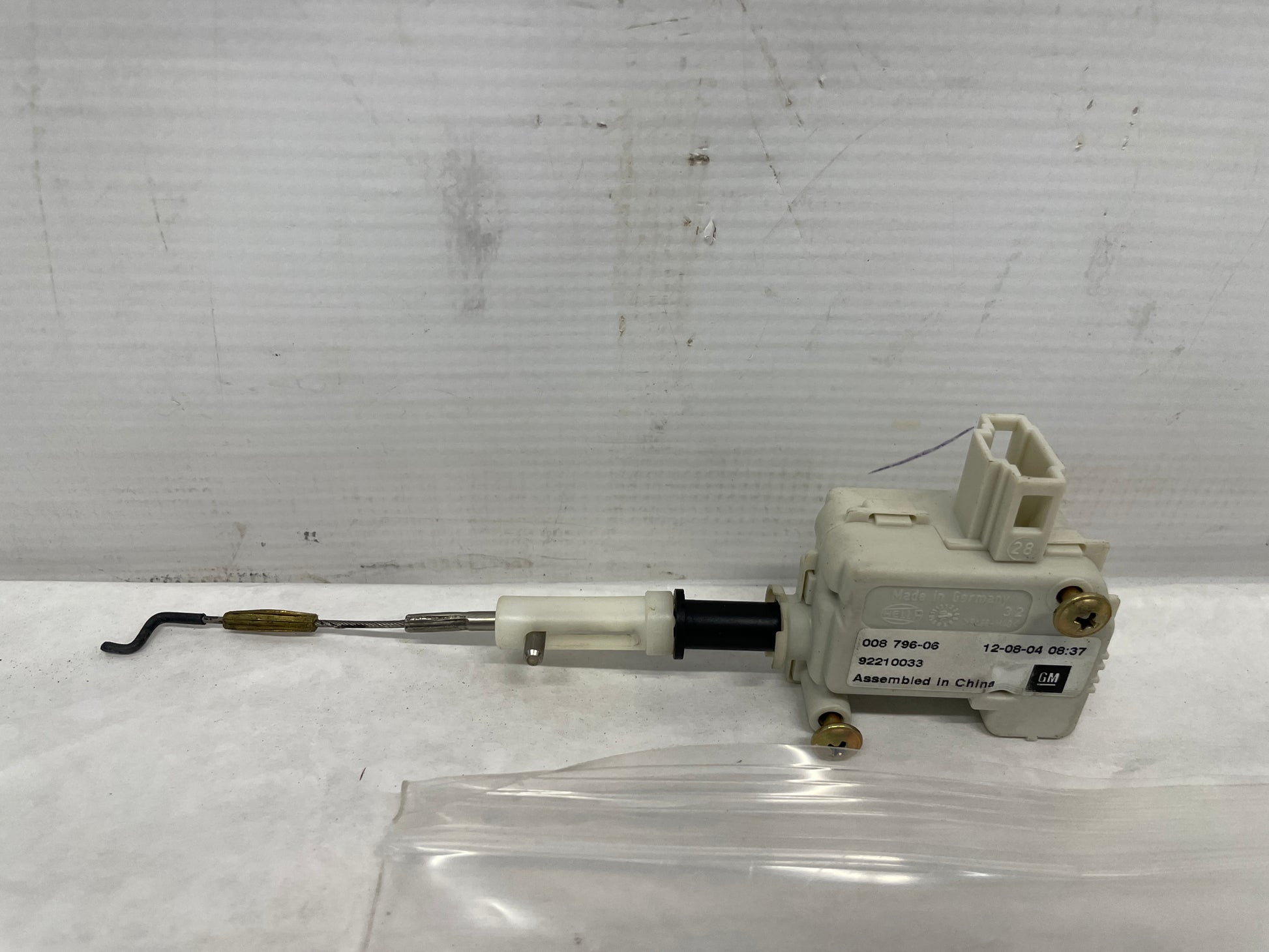 2005 Pontiac GTO Trunk Deck Lid Lock Actuator w/ Linkage OEM - Day's Parts Yard