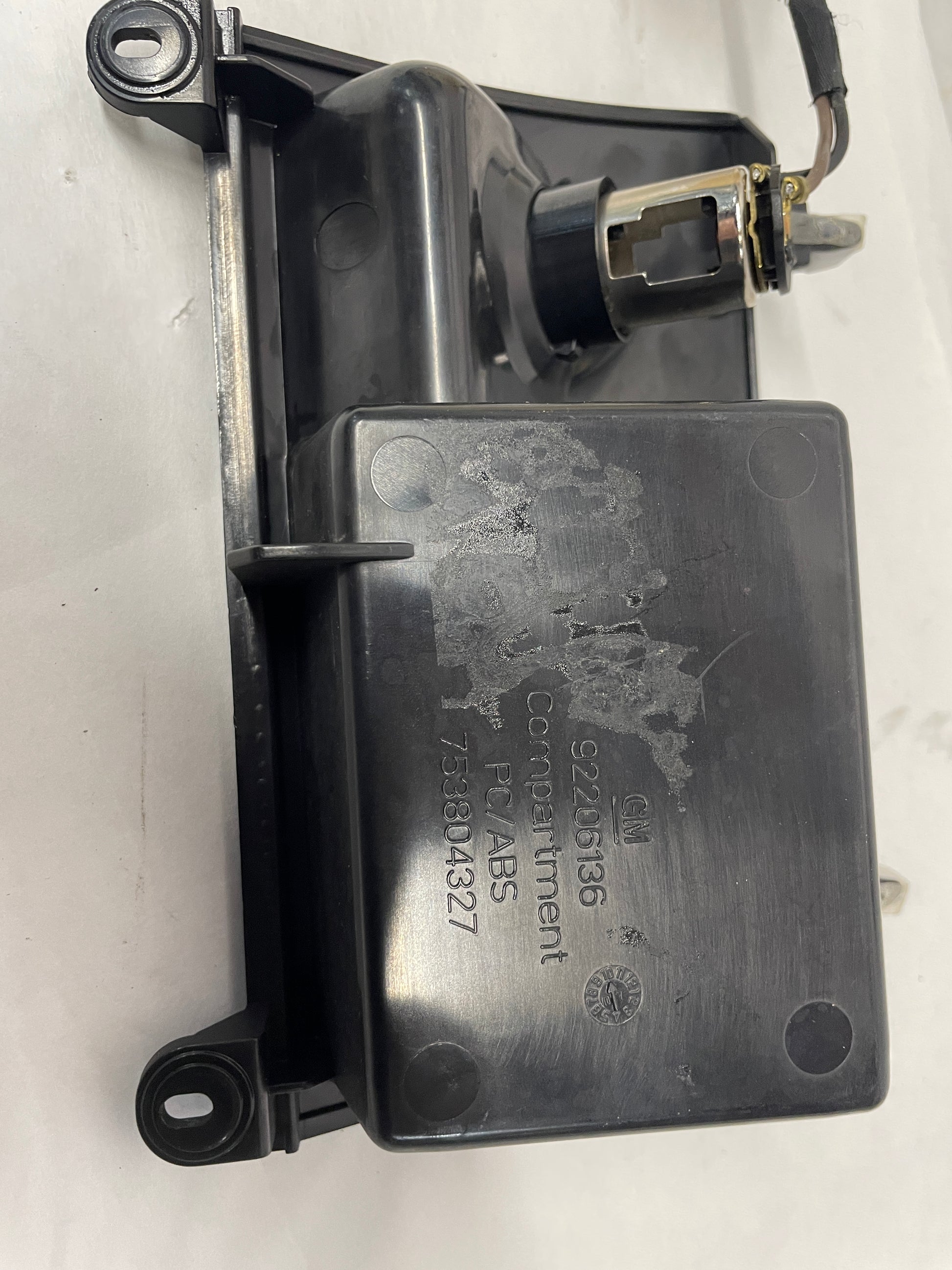2008 Pontiac G8 GT Lower Radio Center Console Storage Cubby Compartment Assembly OEM - Day's Parts Yard