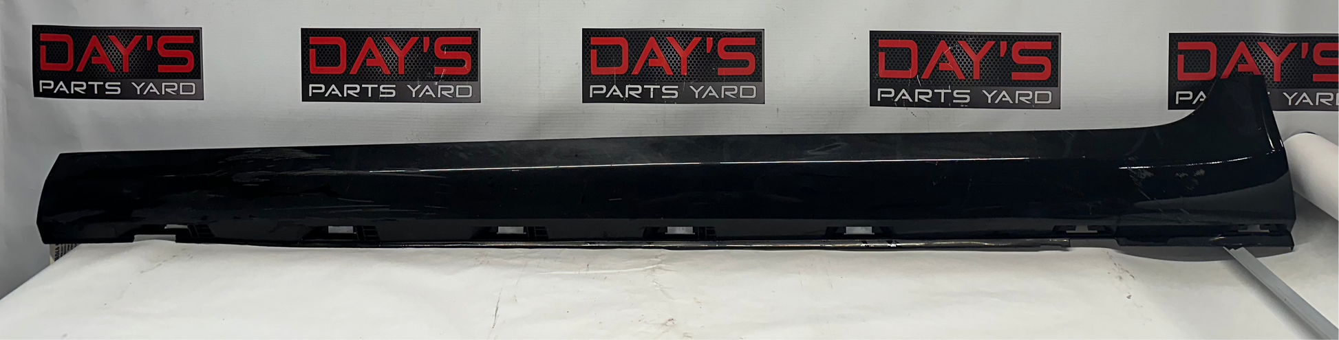 2014 Chevy Caprice PPV LH Driver Rocker Molding Side Skirt Panel Trim OEM - Day's Parts Yard