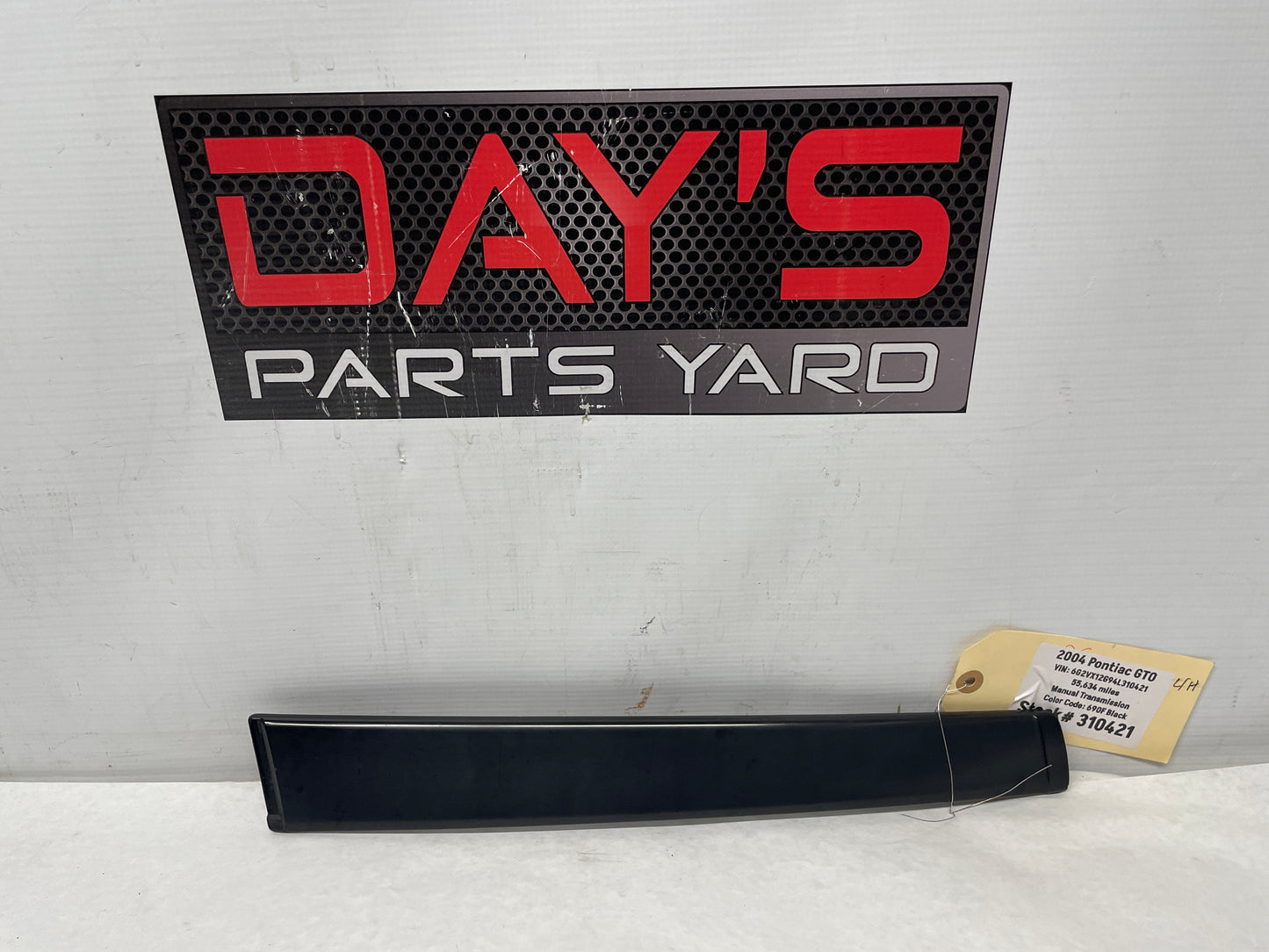2004 Pontiac GTO LH Driver Exterior B Pillar Window Trim Applique Cover OEM - Day's Parts Yard