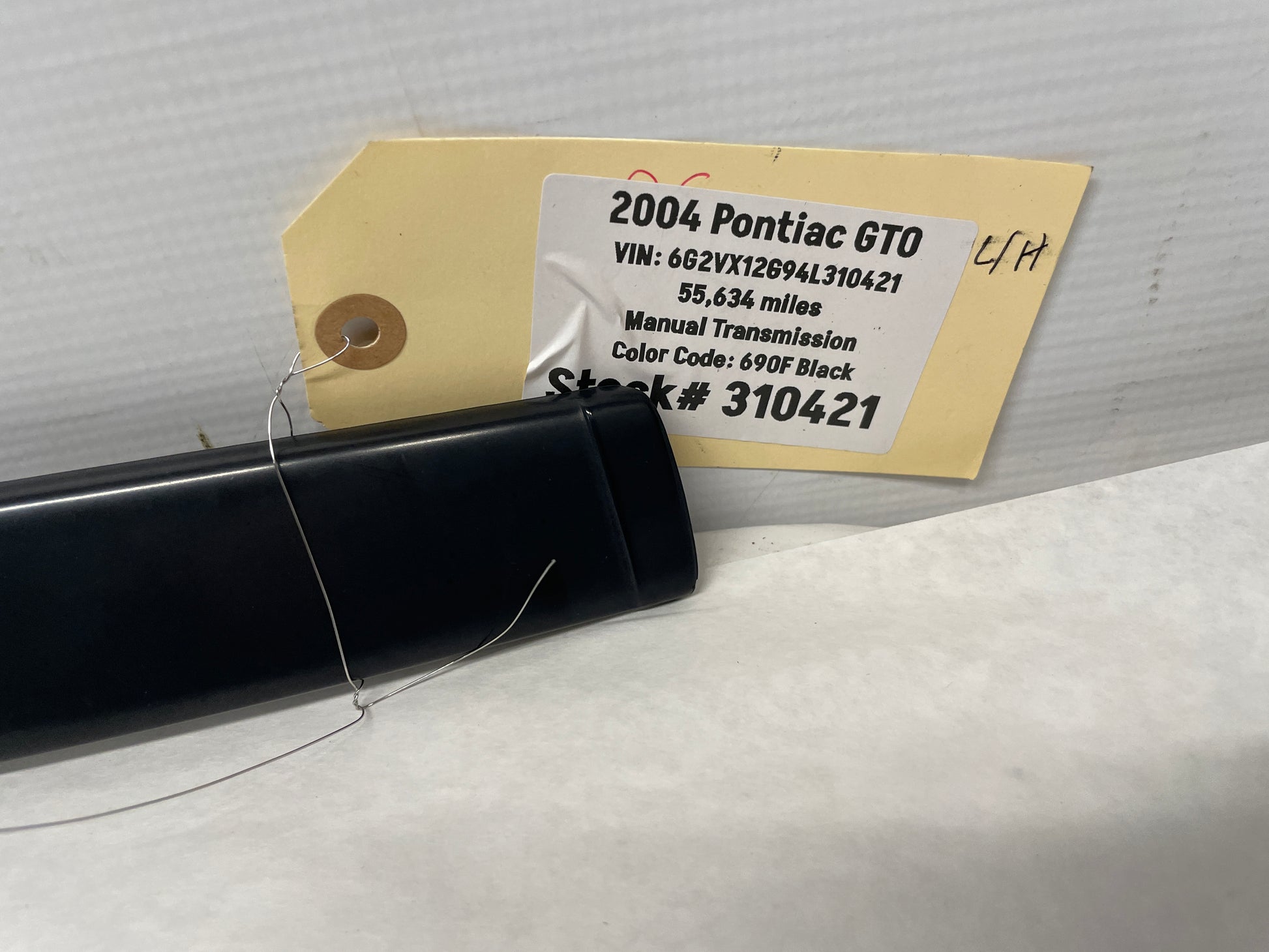 2004 Pontiac GTO LH Driver Exterior B Pillar Window Trim Applique Cover OEM - Day's Parts Yard