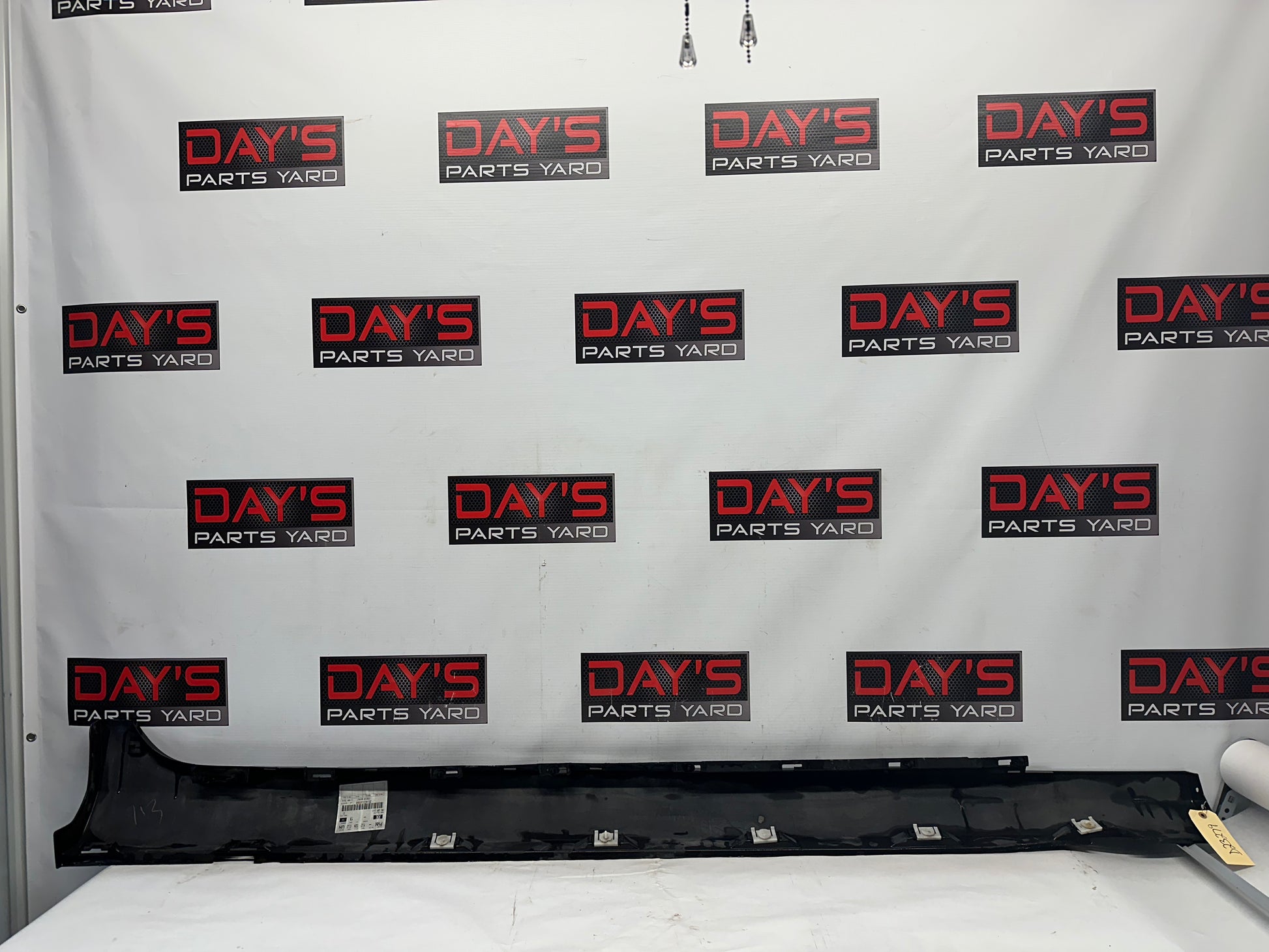 2014 Chevy Caprice PPV LH Driver Rocker Molding Side Skirt Panel Trim OEM - Day's Parts Yard
