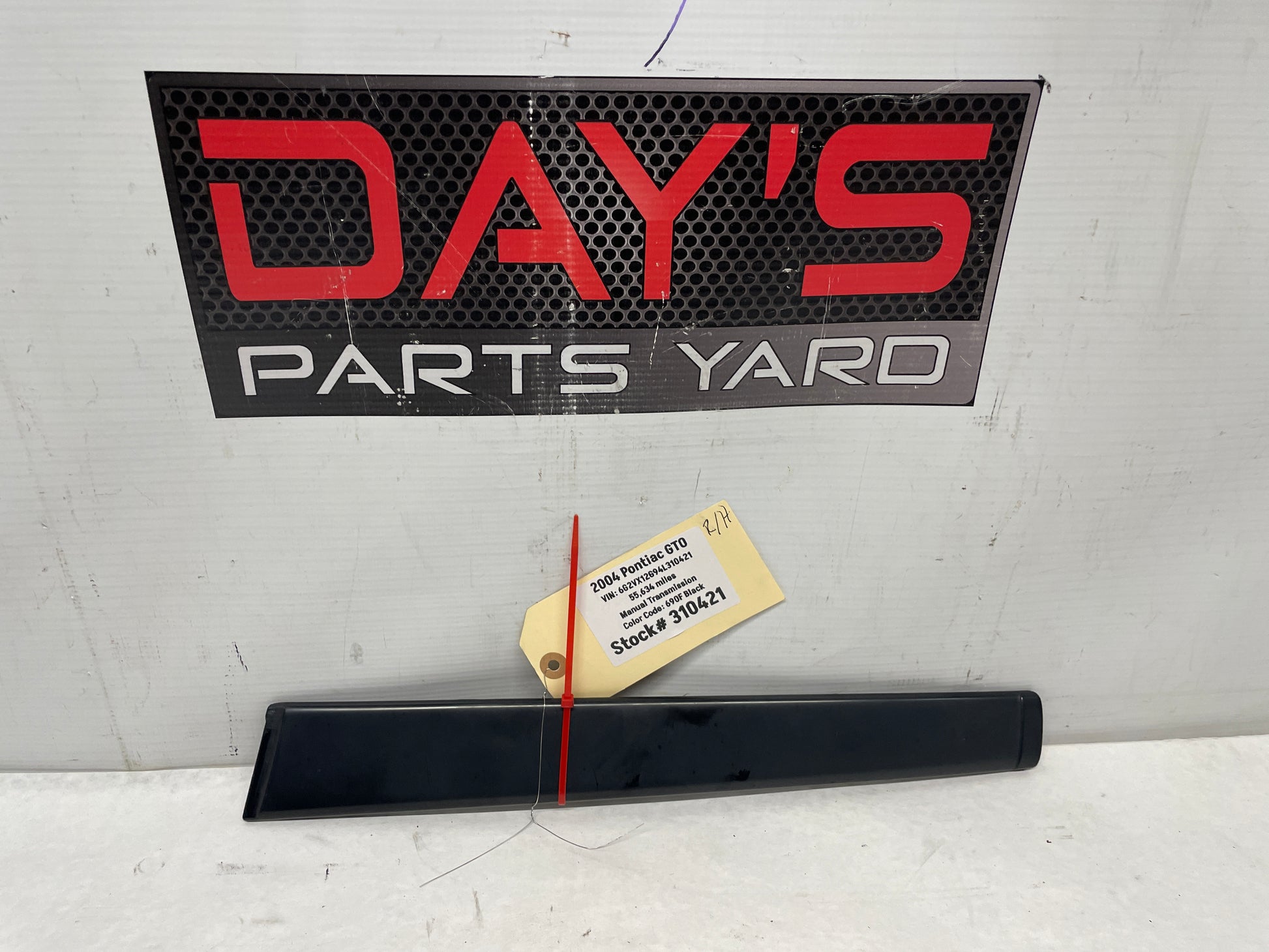 2004 Pontiac GTO RH Passenger Exterior B Pillar Window Trim Applique Cover OEM - Day's Parts Yard
