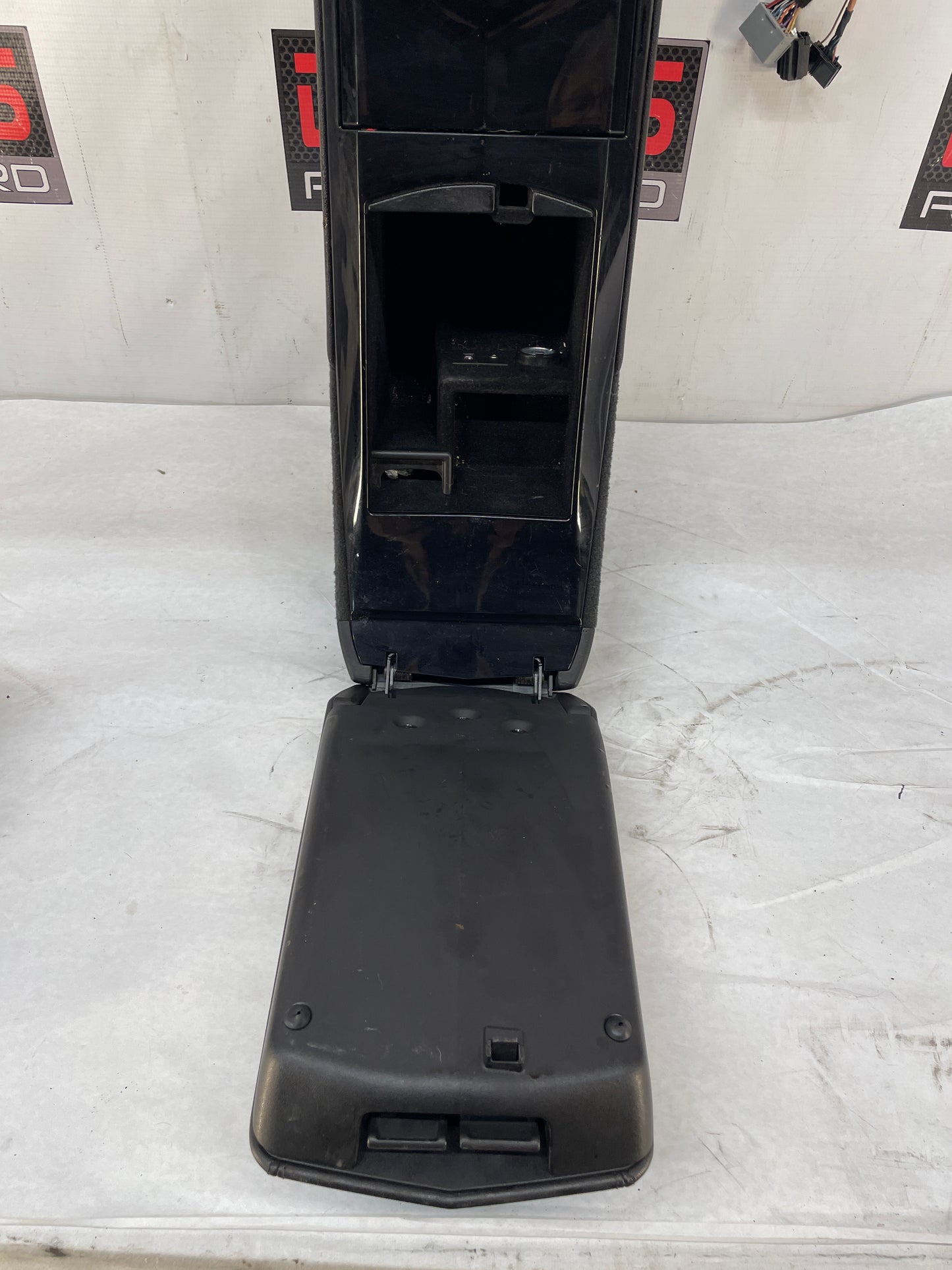 2010 Cadillac CTS-V Sedan Center Console w/ Automatic Shifter OEM