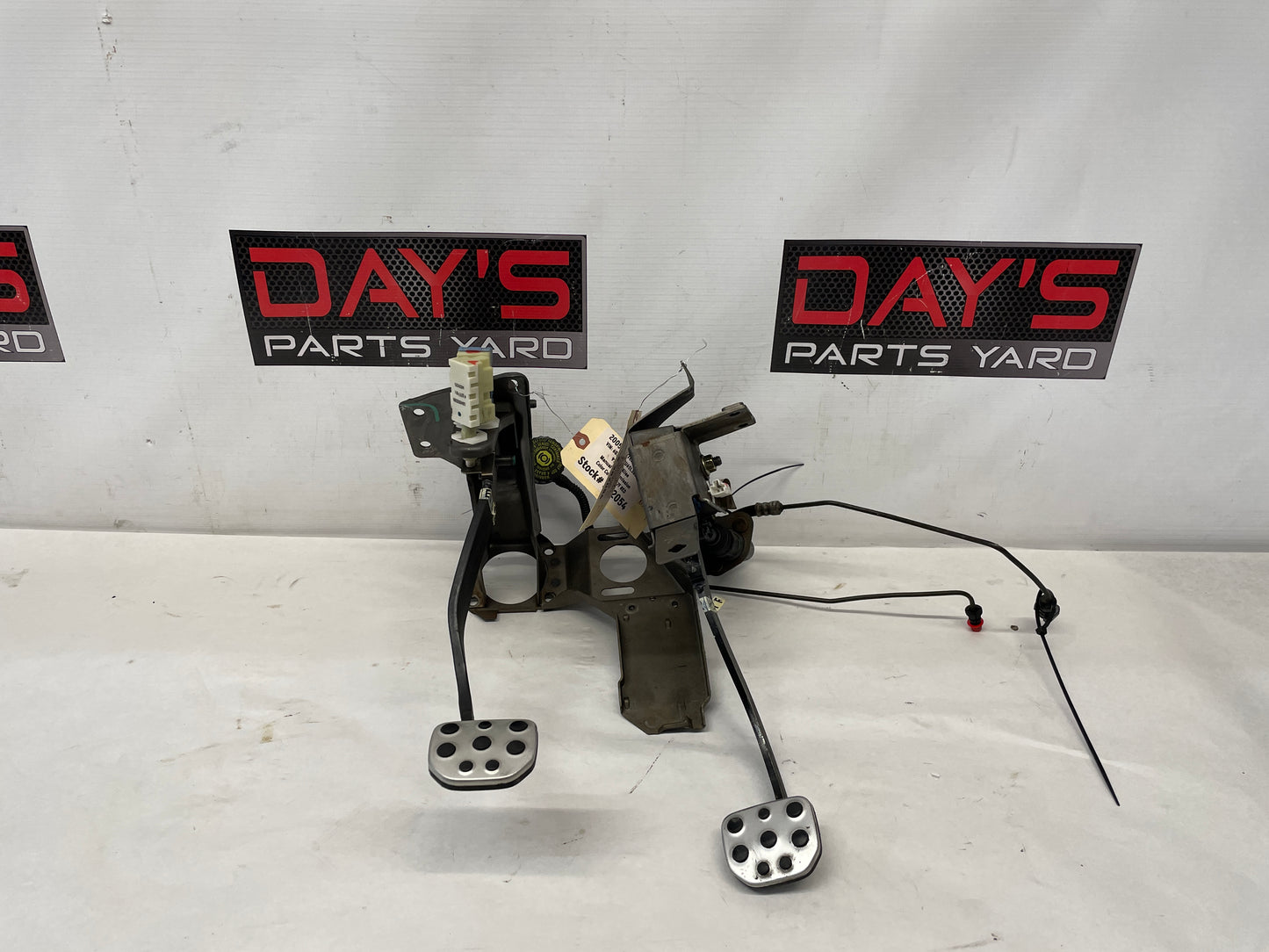 2005 Pontiac GTO Manual Brake & Clutch Pedal Assembly w/ Hydraulics OEM - Day's Parts Yard