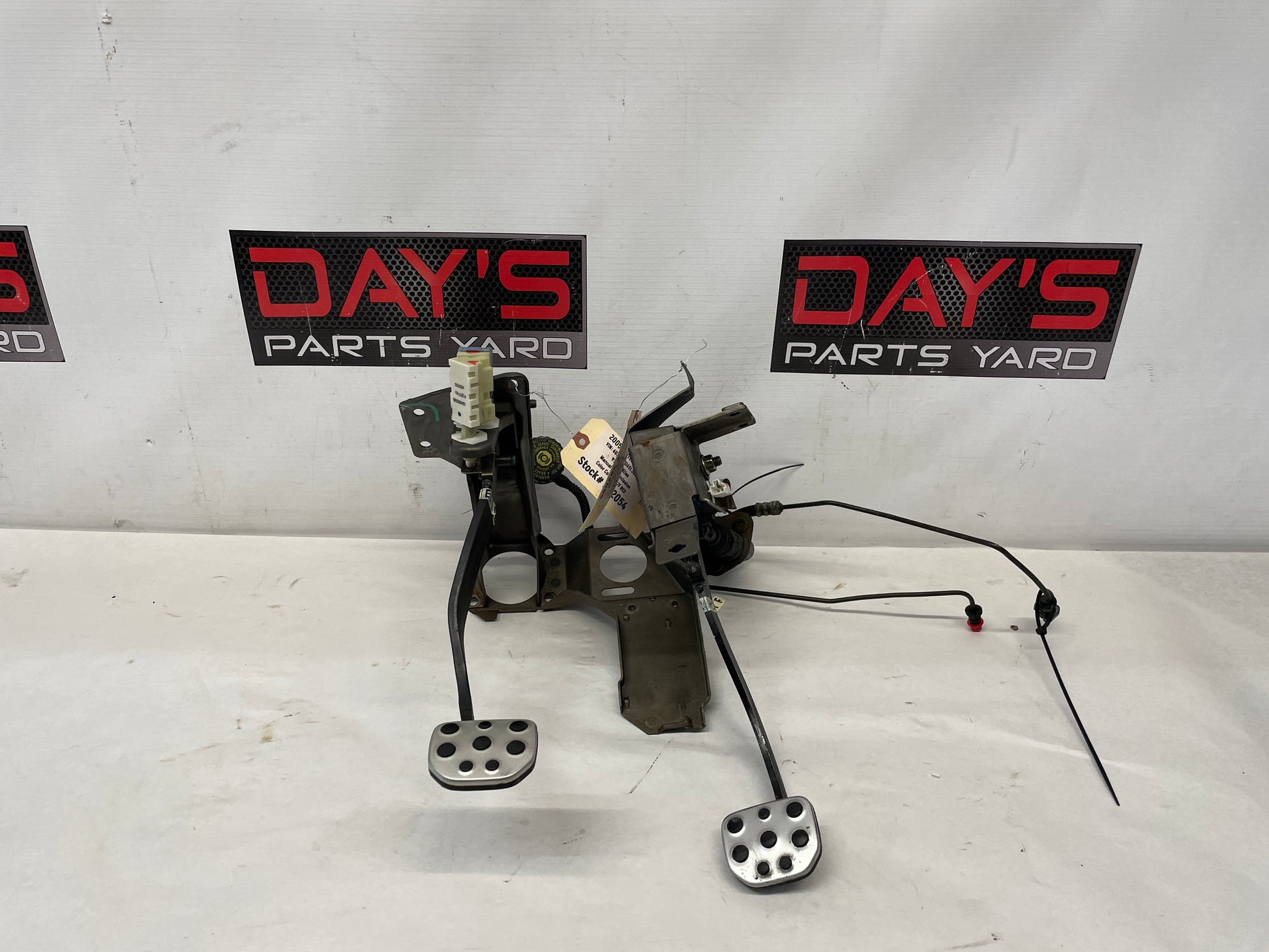 2005 Pontiac GTO Manual Brake & Clutch Pedal Assembly w/ Hydraulics OEM - Day's Parts Yard