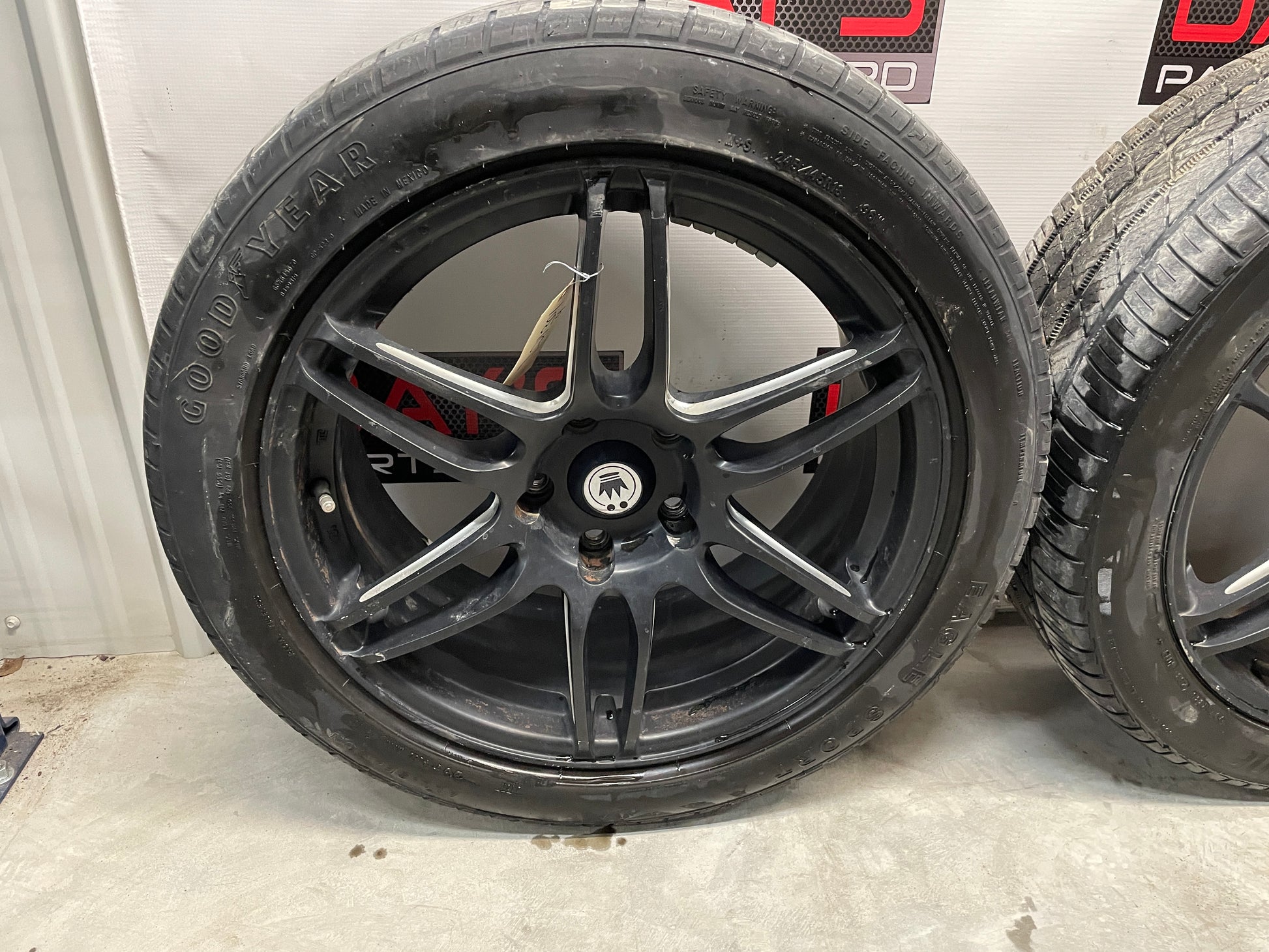 2009 Pontiac G8 After Market Wheels and Tires LOCAL PICK UP - Day's Parts Yard