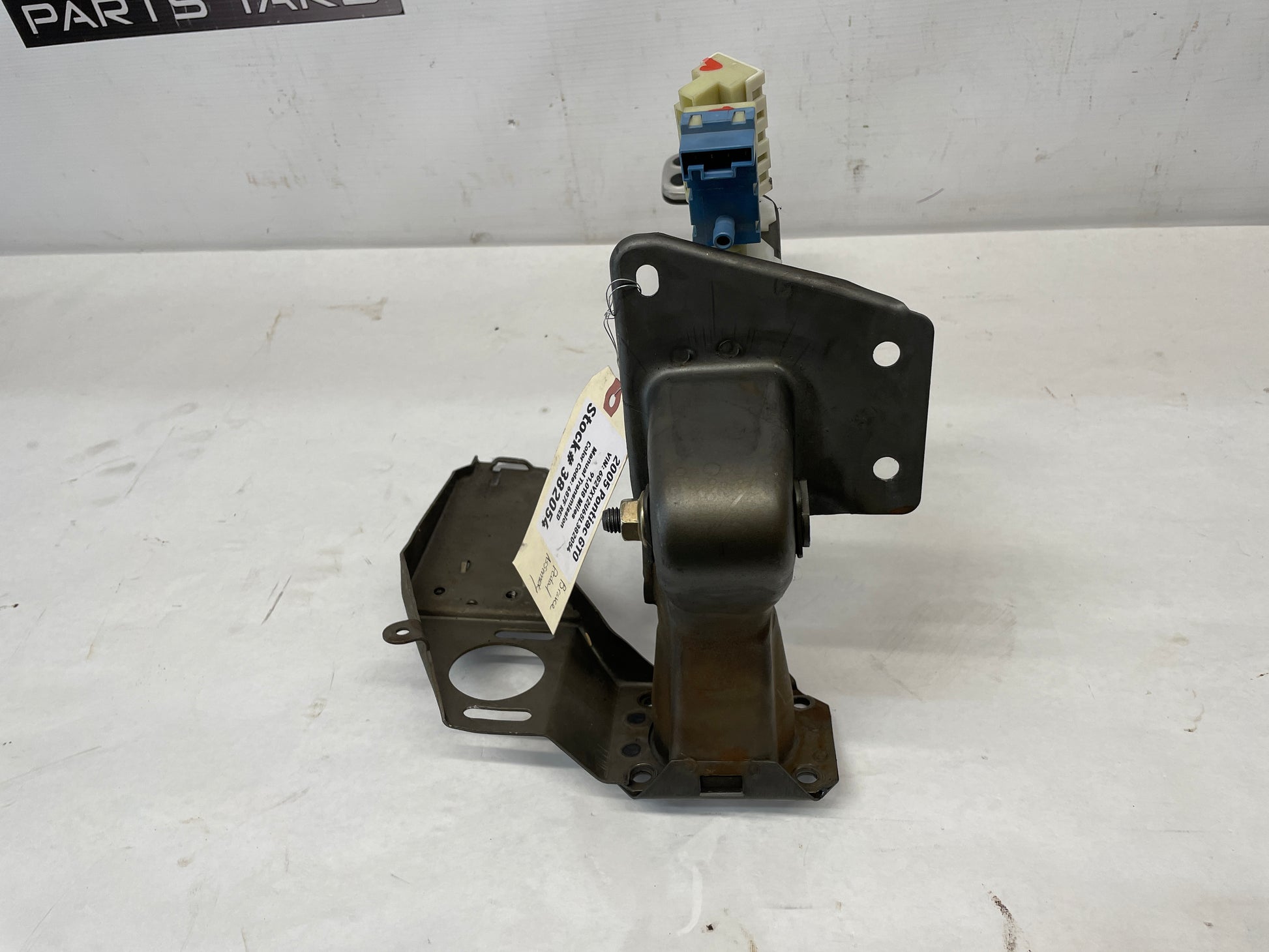 2005 Pontiac GTO Manual Brake & Clutch Pedal Assembly w/ Hydraulics OEM - Day's Parts Yard