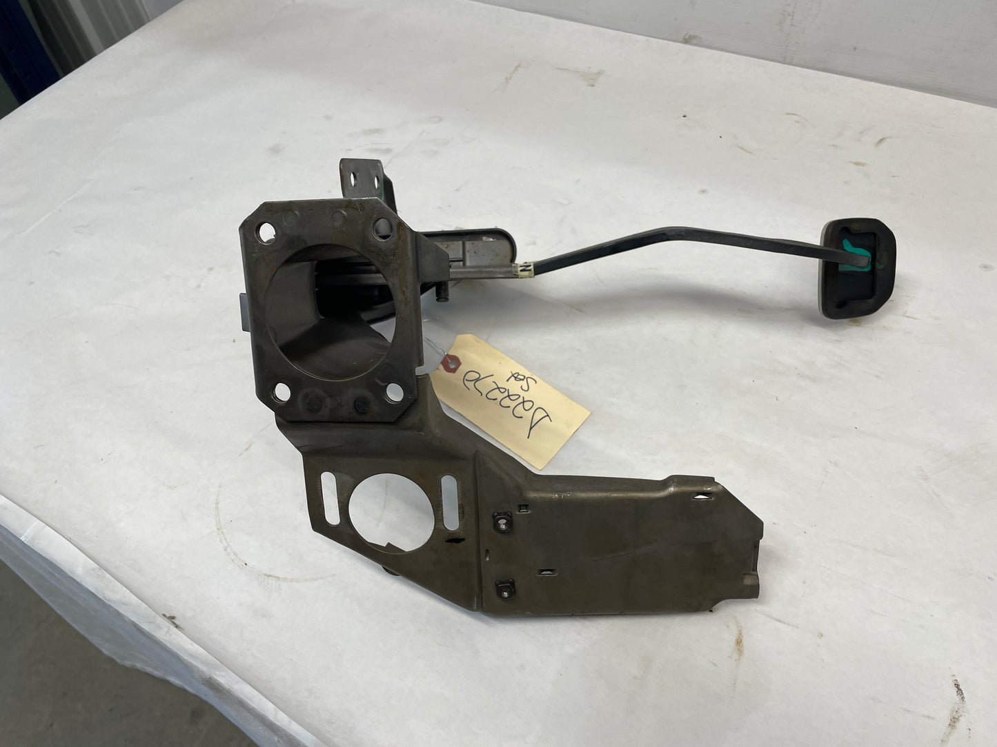 2005 Pontiac GTO Manual Brake & Clutch Pedal Assembly w/ Hydraulics OEM - Day's Parts Yard