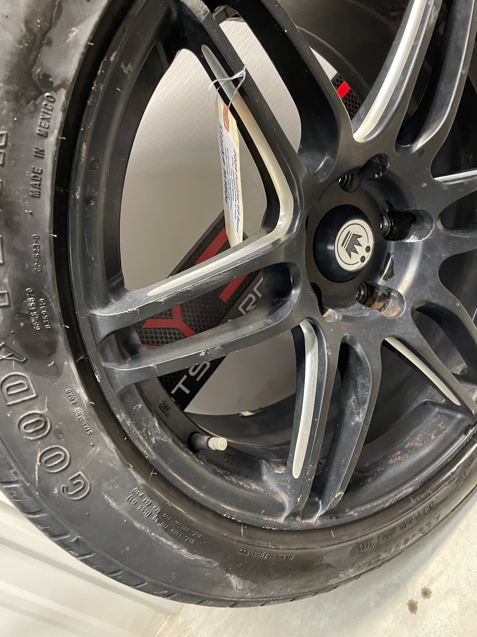 2009 Pontiac G8 After Market Wheels and Tires LOCAL PICK UP - Day's Parts Yard
