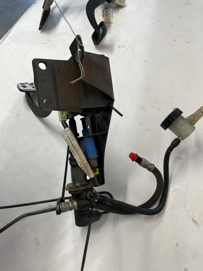 2005 Pontiac GTO Manual Brake & Clutch Pedal Assembly w/ Hydraulics OEM - Day's Parts Yard