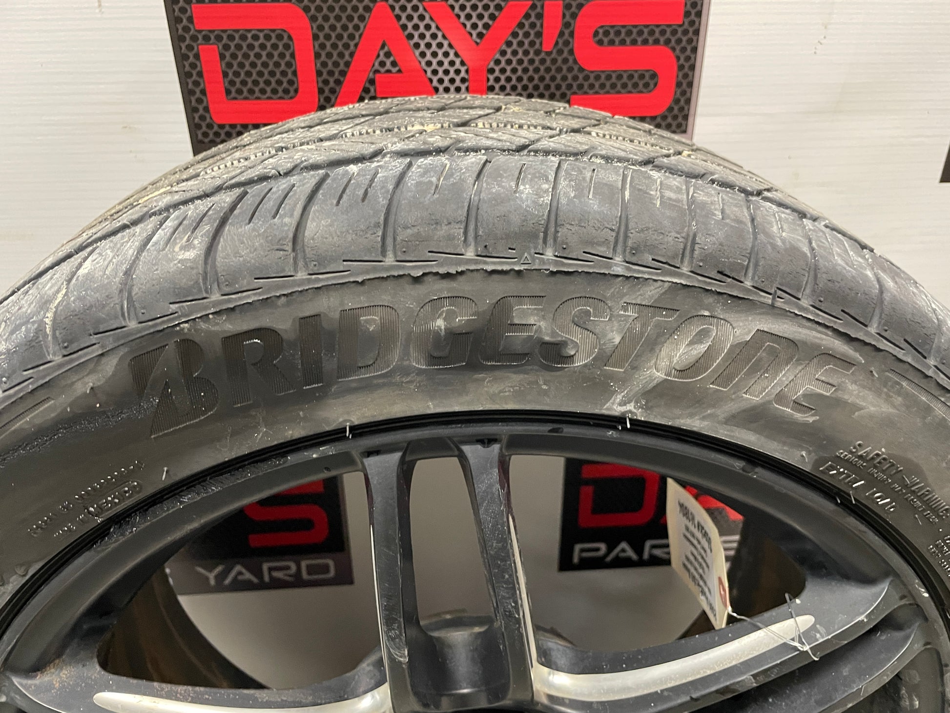2009 Pontiac G8 After Market Wheels and Tires LOCAL PICK UP - Day's Parts Yard