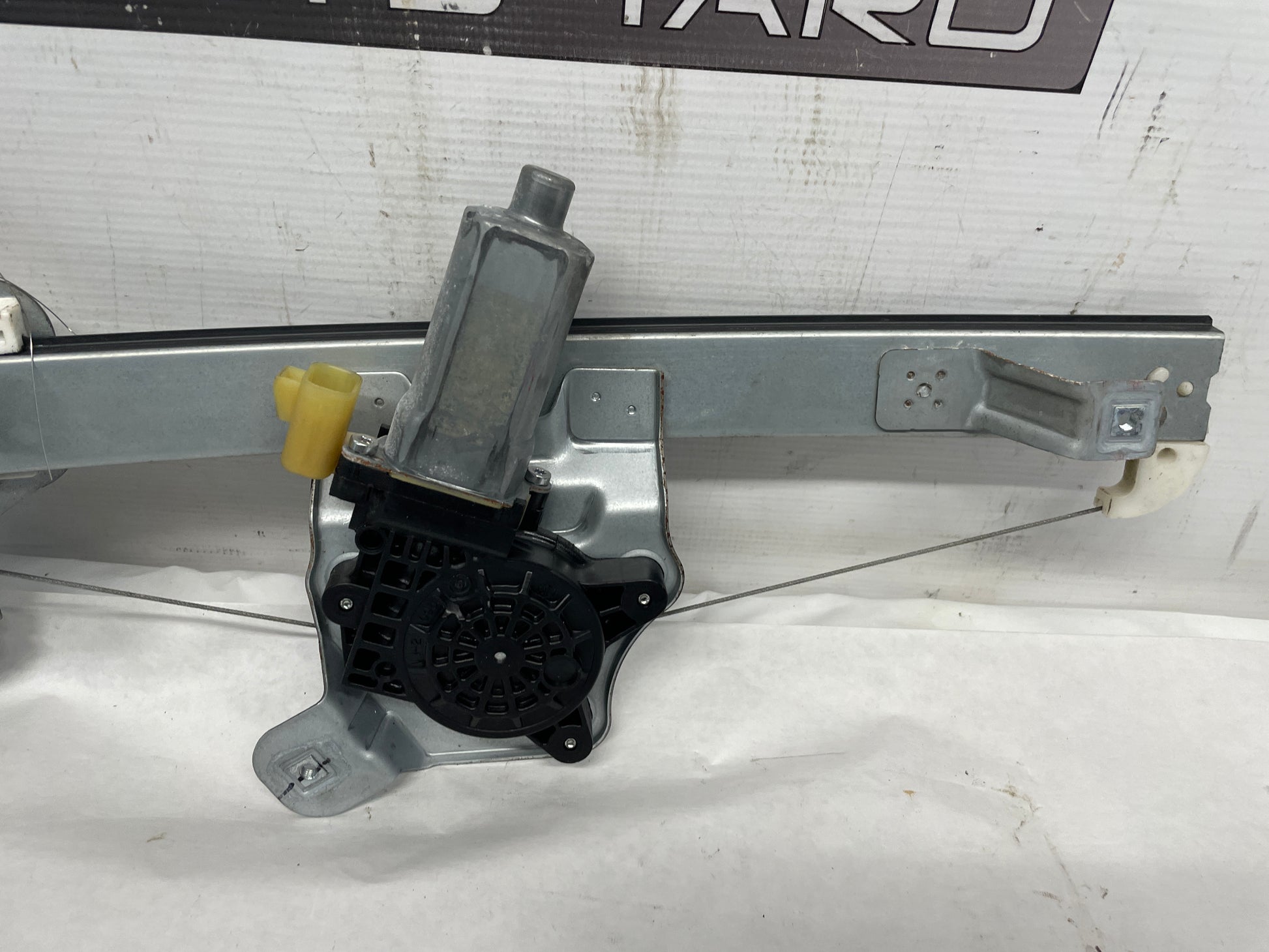 2008 Pontiac G8 GT RH Passenger Rear Door Window Regulator Motor OEM - Day's Parts Yard