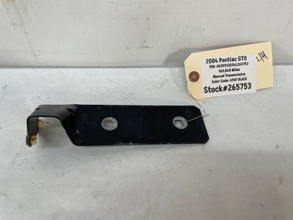 2004 Pontiac GTO LH Driver Fender Side Skirt Rocker Molding Support Bracket OEM - Day's Parts Yard