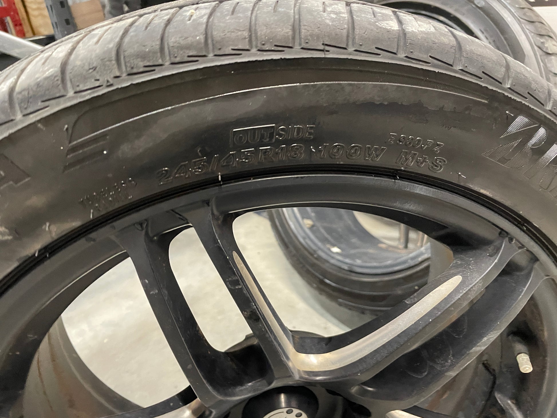 2009 Pontiac G8 After Market Wheels and Tires LOCAL PICK UP - Day's Parts Yard