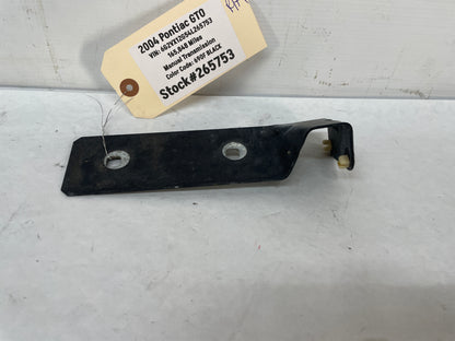 2004 Pontiac GTO RH Passenger Fender Side Skirt Rocker Molding Support Bracket OEM - Day's Parts Yard